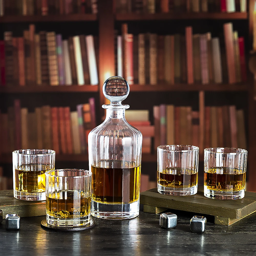 Wholesale New Design Glass Whisky Decanter Whisky Glasses Set Crystal Decanter Set With 4 Old Fashioned Glasses