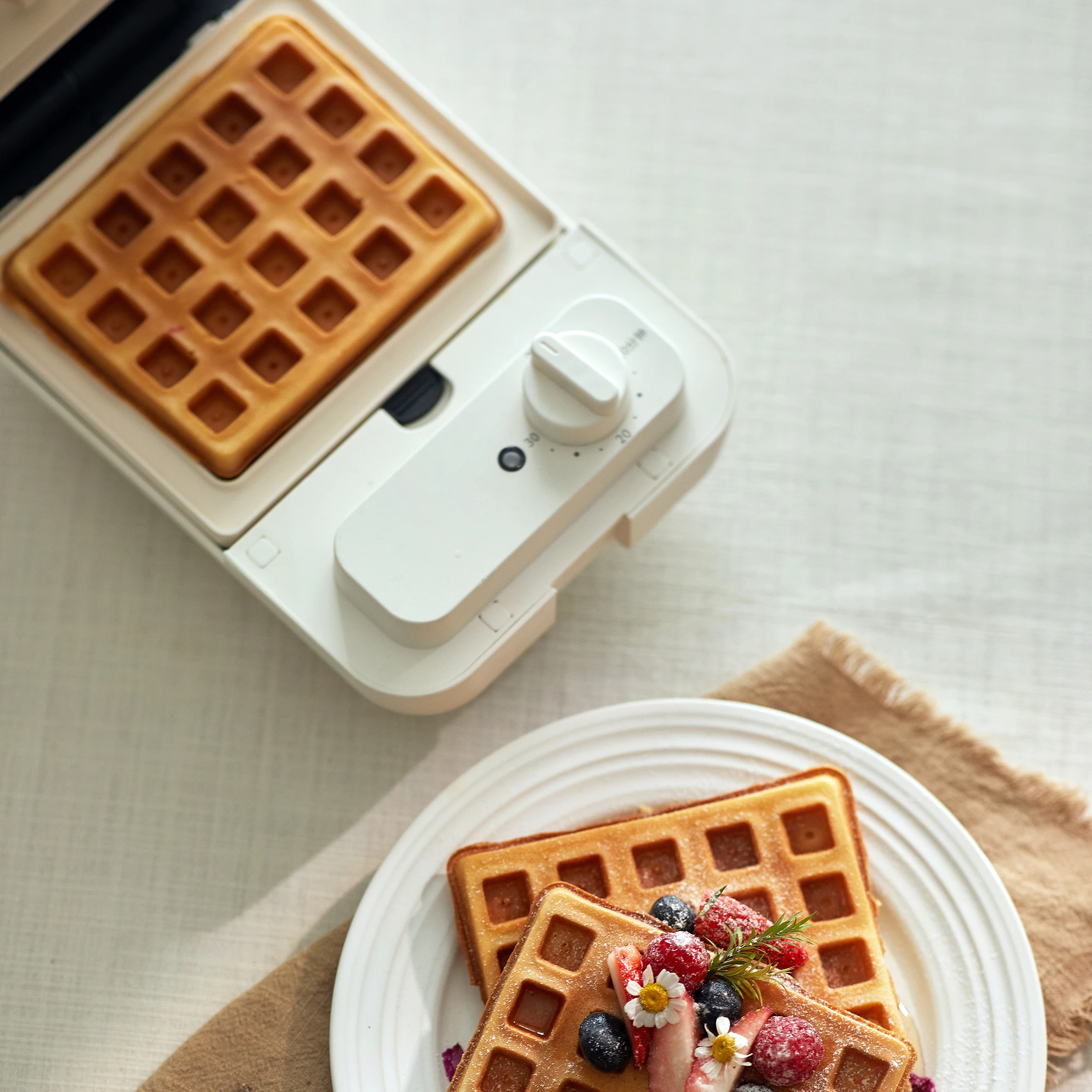 Mini Portable Sandwich Maker Breakfast Non Stick Surface Plates Small Waffle Maker Machine Multi Sandwich Maker