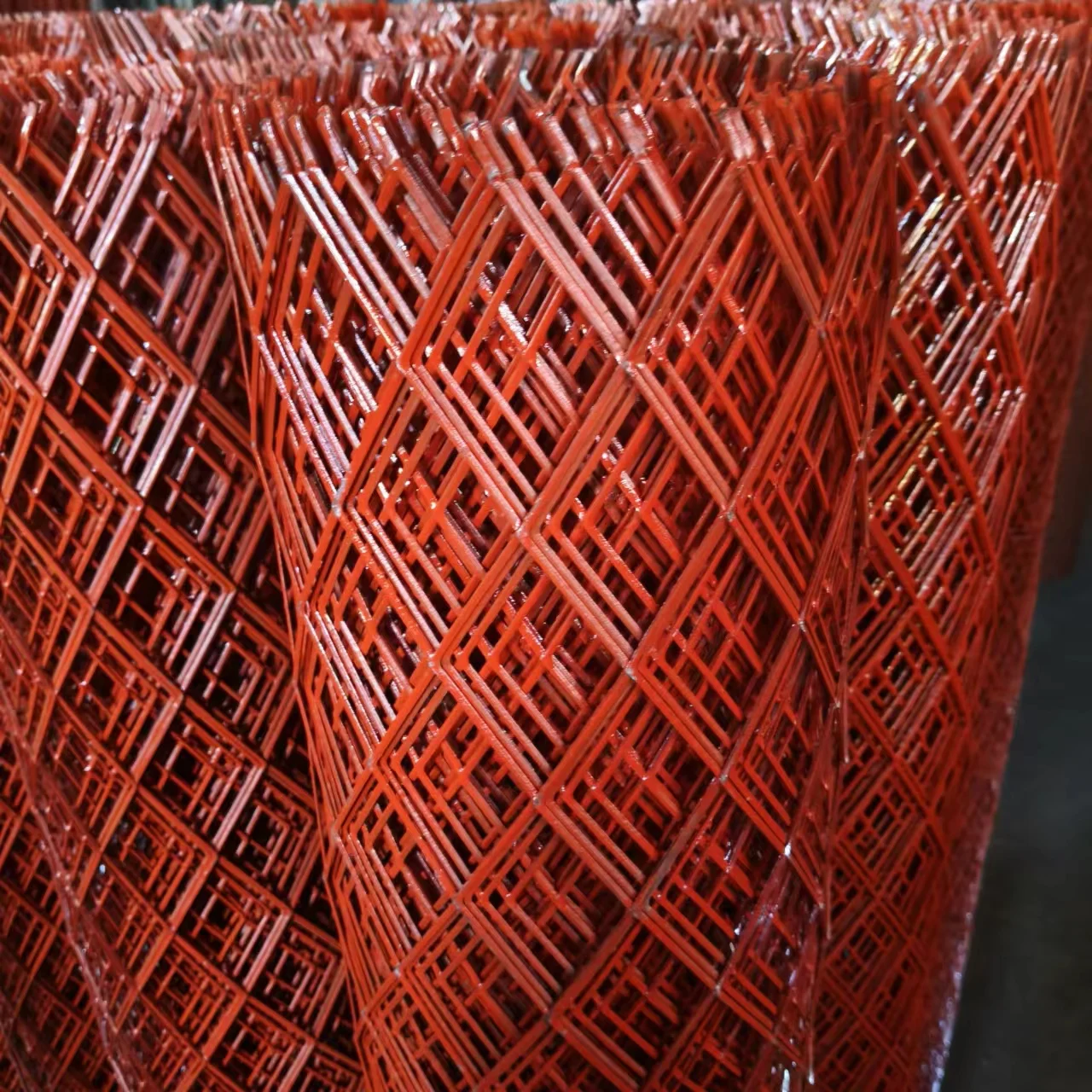 Surface treatment for spray paint red structure strong cold resistant not easy to corrosion expansion net