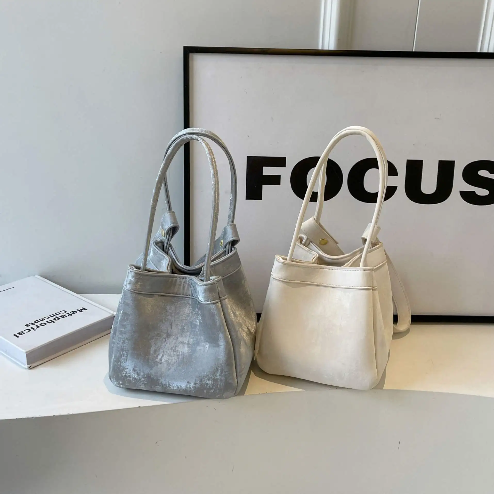 Niche Design Fashion Premium Feeling Texture Shoulder Bag Tote Bucket Bag Female