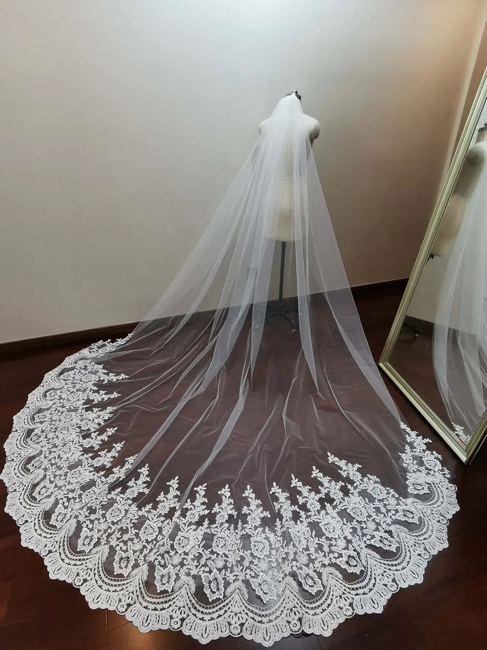 LUOXIN Long Lace Wedding Accessories 3.5 Meters White Ivory Bridal Veil with Comb