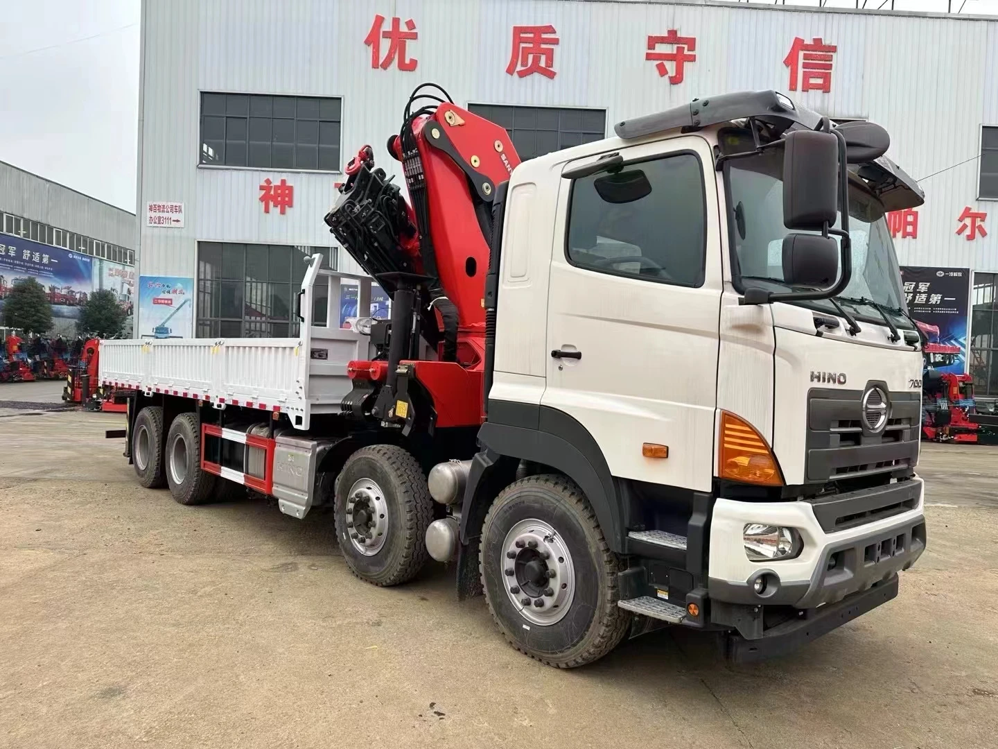 8x4 HINO brand  16 tons truck with Palfinger crane
