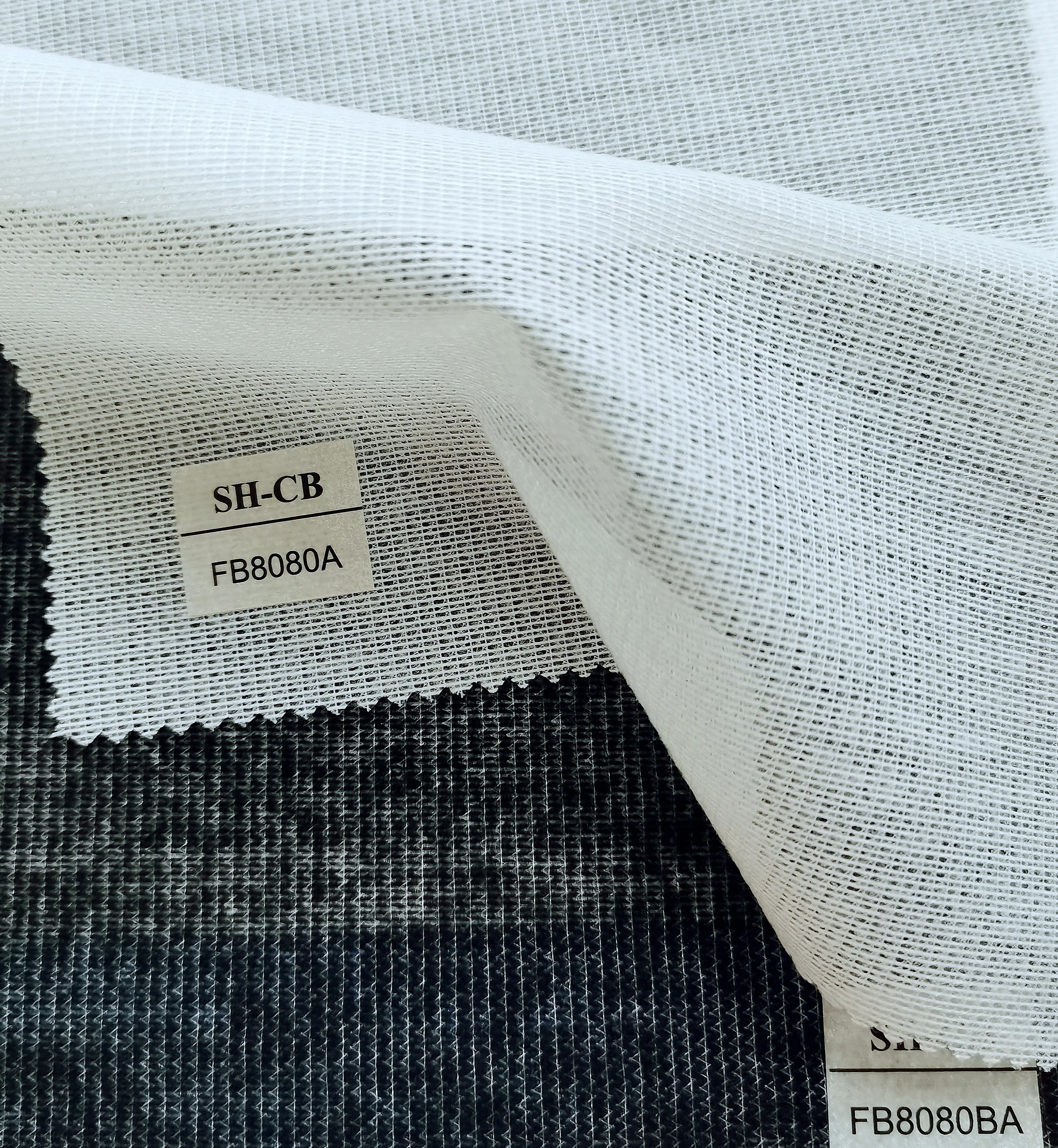 Customized fusible interlining for garments which bond strength stability