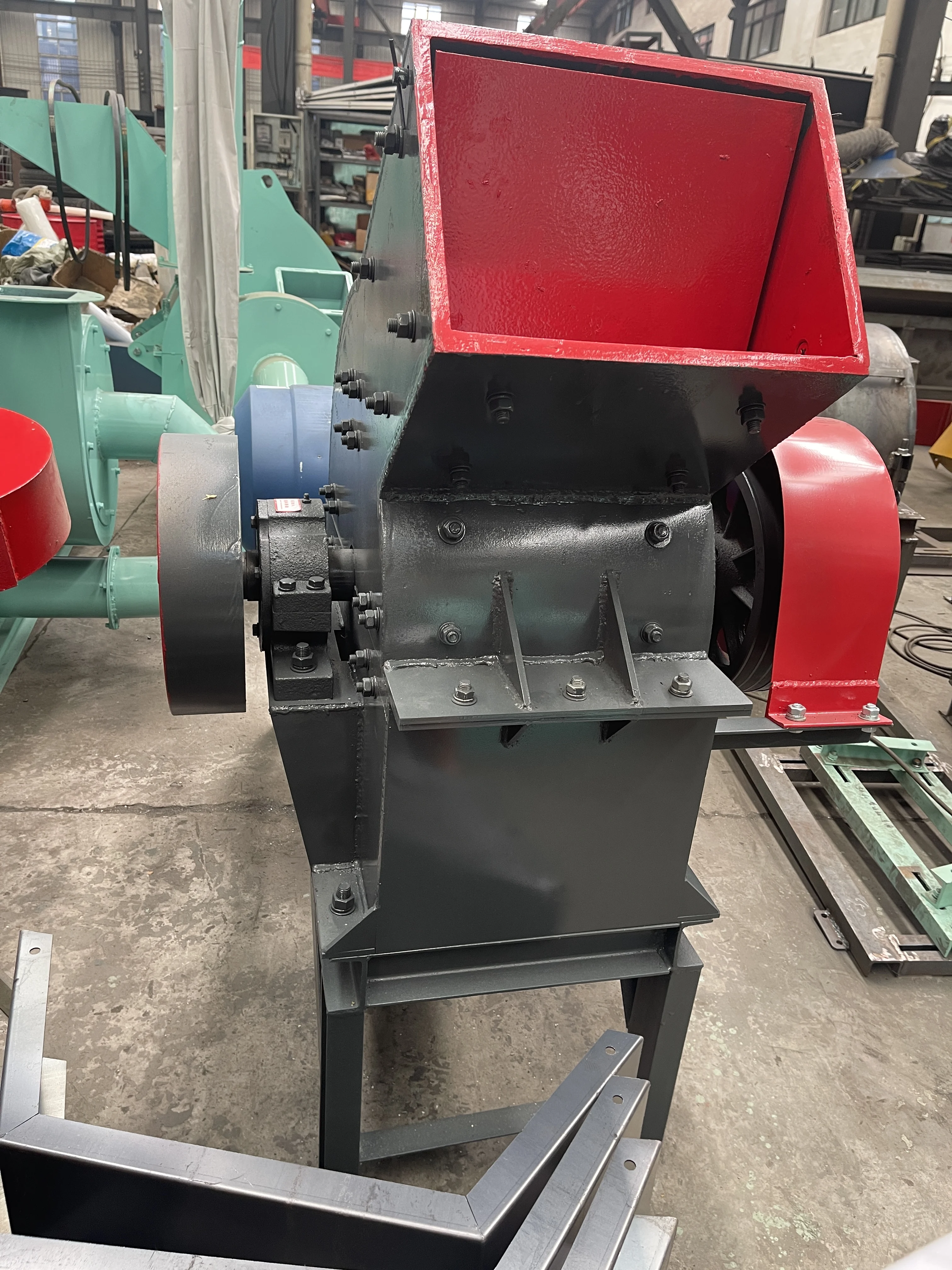 Mobile Stone Sand Making Crusher Cobblestone Hammer Crusher Manufacturer