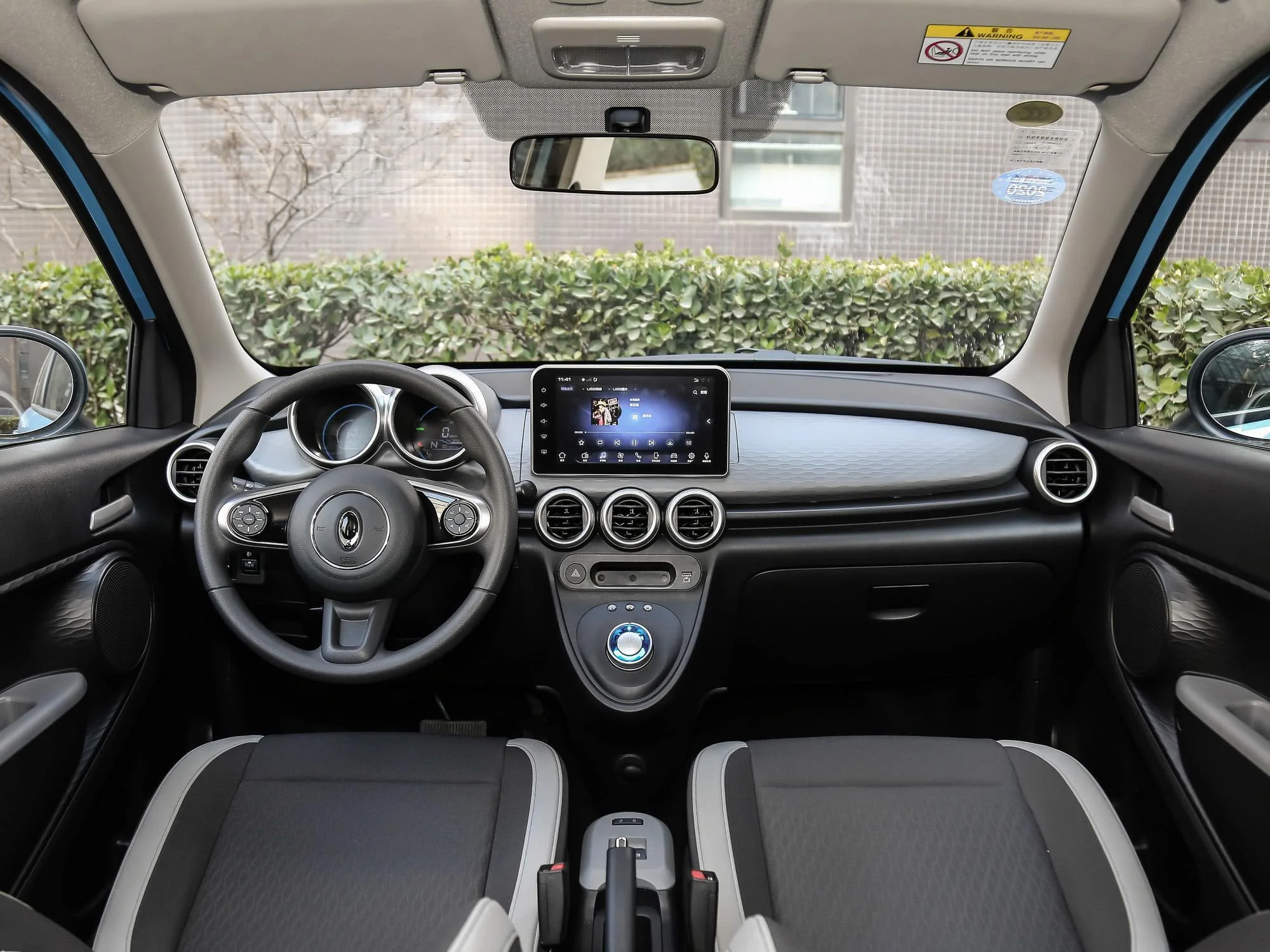 China new energy 4 wheel electric vehicles Max Speed 102km/h Mileage 351km Fast Charge 40mins Lithium Battery
