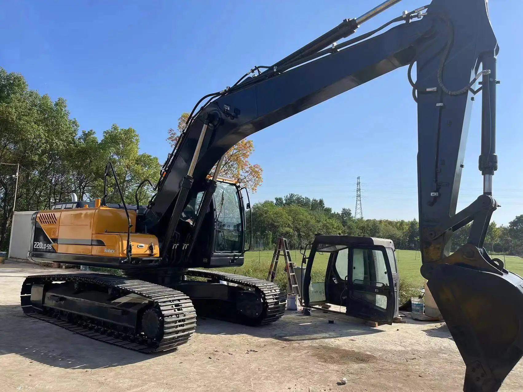 second hand Hyundai Hx220HD 20ton 15ton 20 Ton 50 Ton Hx 130.150 350 Crawler Excavator in shanghai