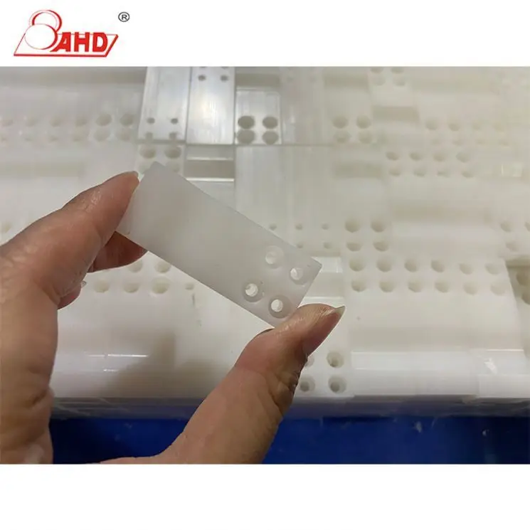 Высокоточная изготовленная на заказ обработка CNC китайский профессиональный производитель пластиковых деталей PE с