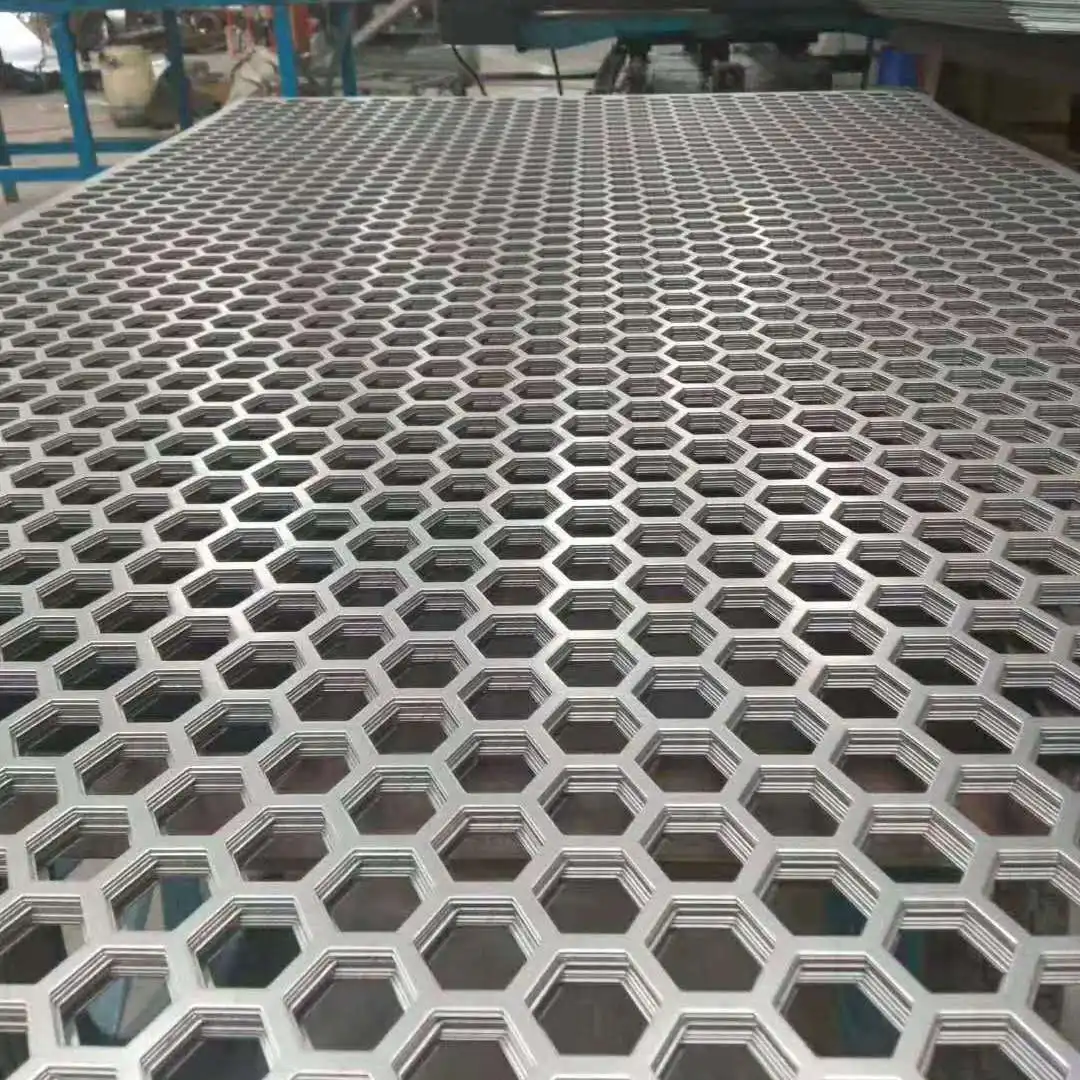 Ruilin Perforated Punching Round Taggered Hole Pattern Metal Mesh Security Screens Plate Superior Strength Aluminum Sheets