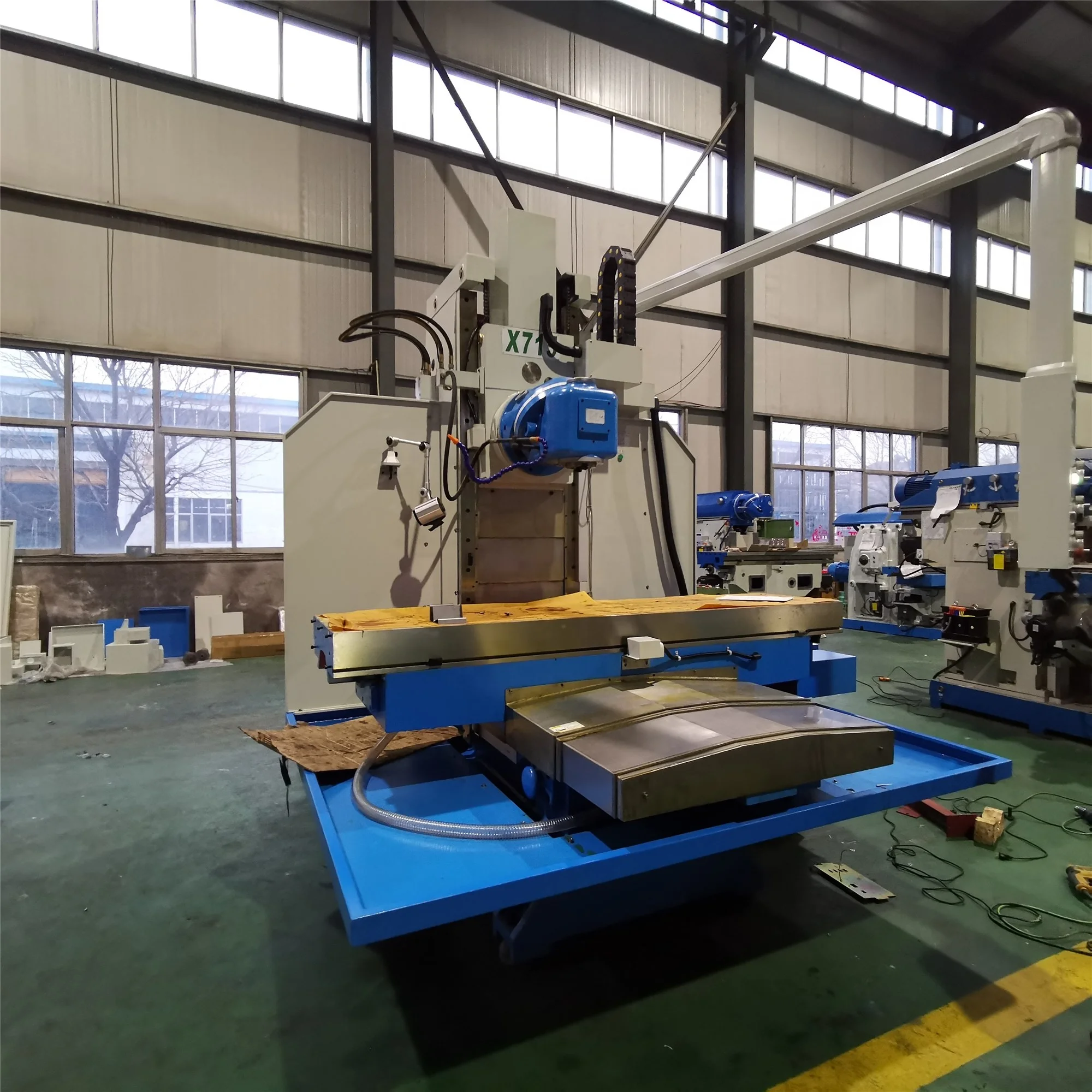 X715 universal bed milling machine with DRO digital read out