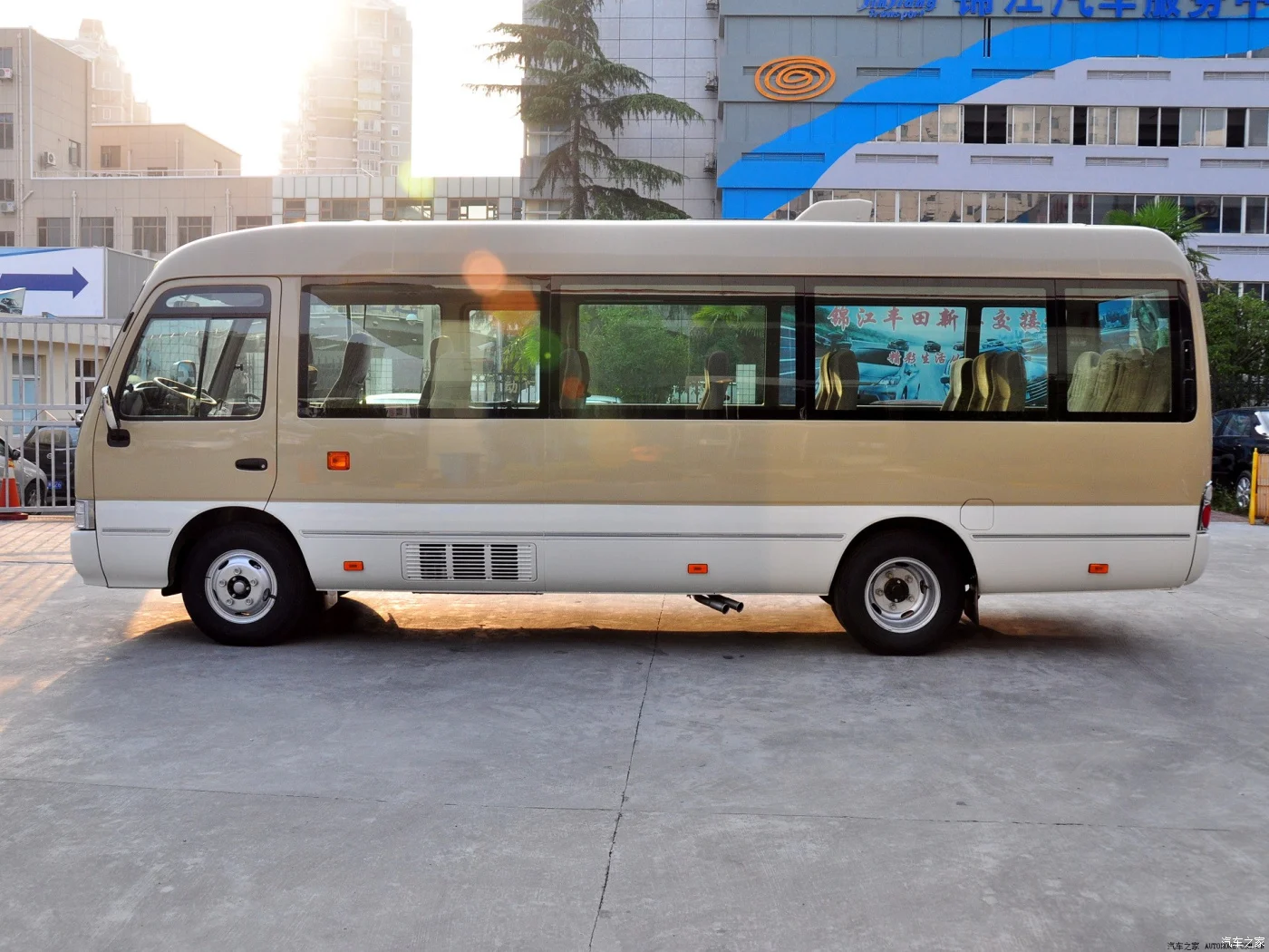 Custom Used Bus Toyota Coaster Mini Bus 30 Seaters Left Hand Drive Toyota Coaster for Sale