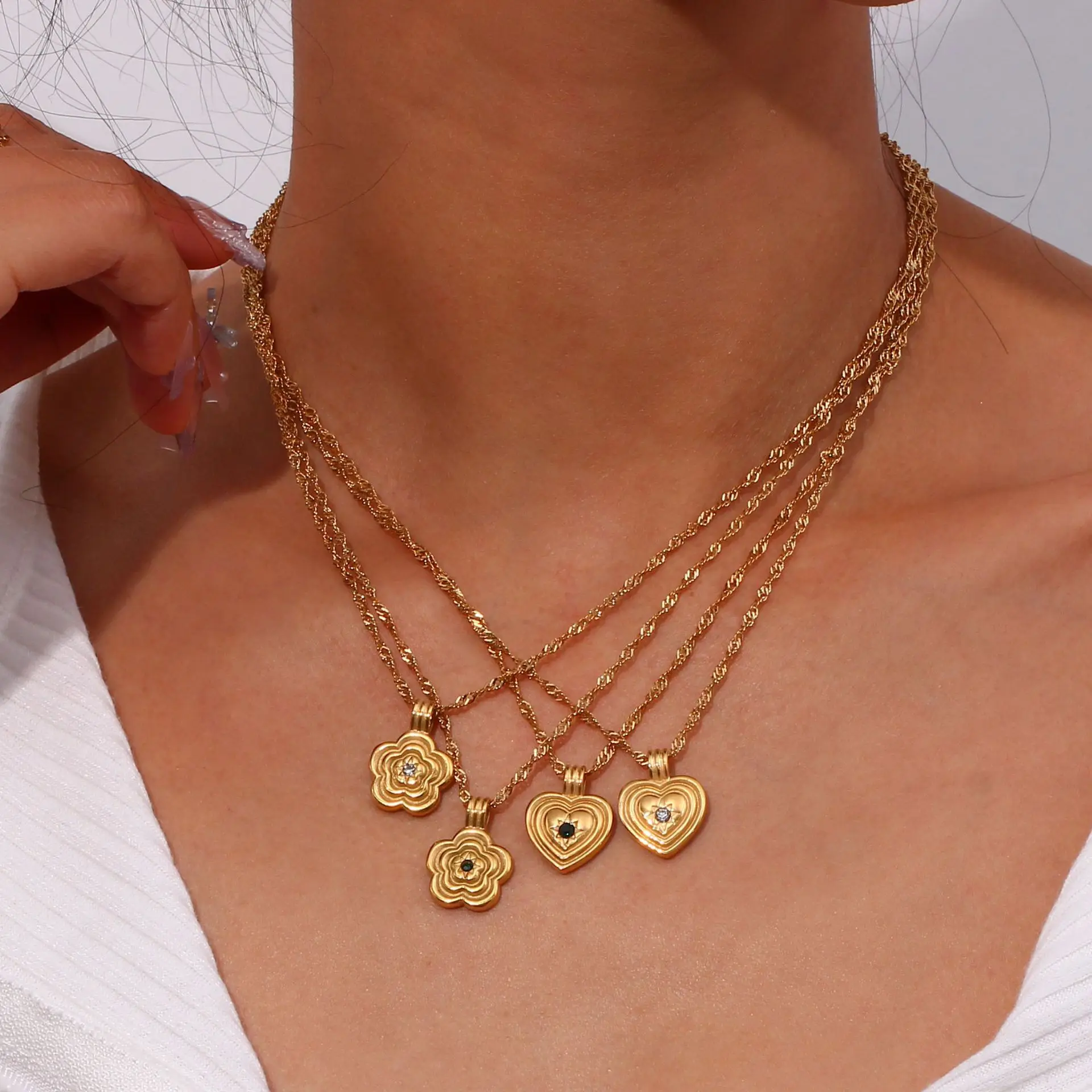 Tarnish Free Stainless Steel Gold Plated Design Jewelry Concentric Design Flower Heart Pendant Necklace