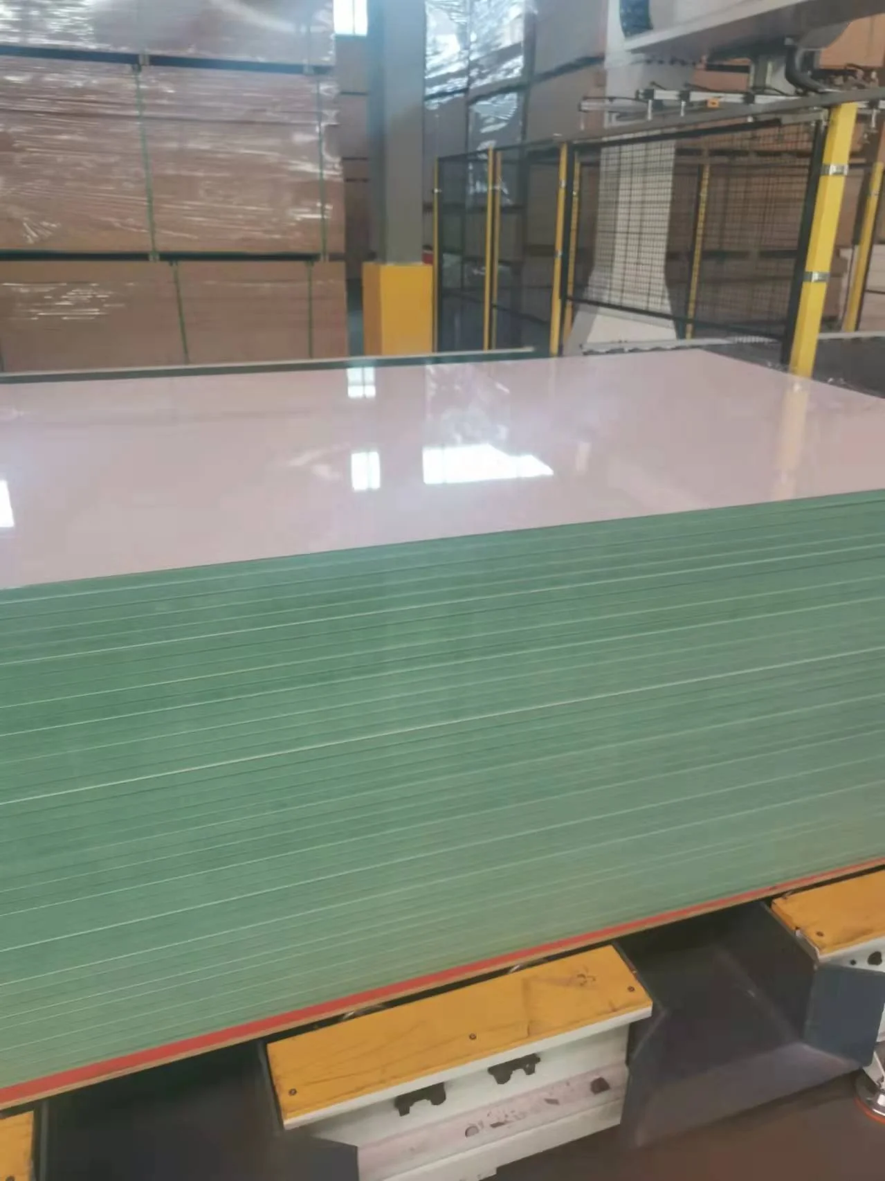 Waterproof HMR Green 18mm waterproof MDF board Melamine Moisture-proof  MDF