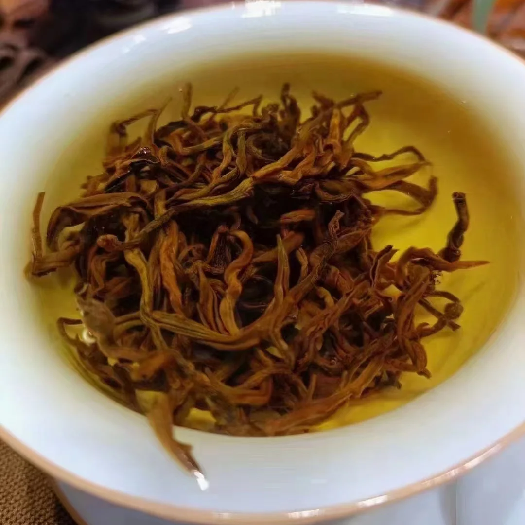 Китайский черный чай Fengqing Yunnan Dianhong золотой Maofeng