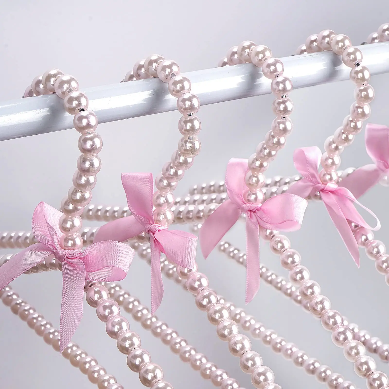 Factory Price Exquisite Luxury Beads Pink Pearl Hanger Boutique Dress Pearl Hangers for Women