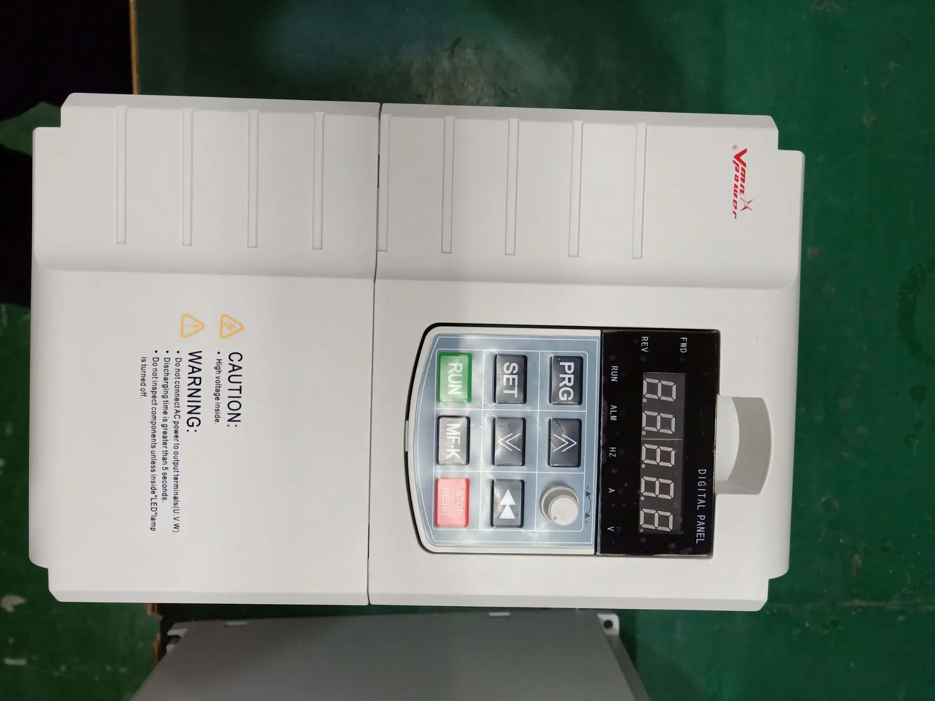2021 The Latest Vmaxpower Pump Inverter 2.2KW Three Phase 220V with MPPT Controller Solar