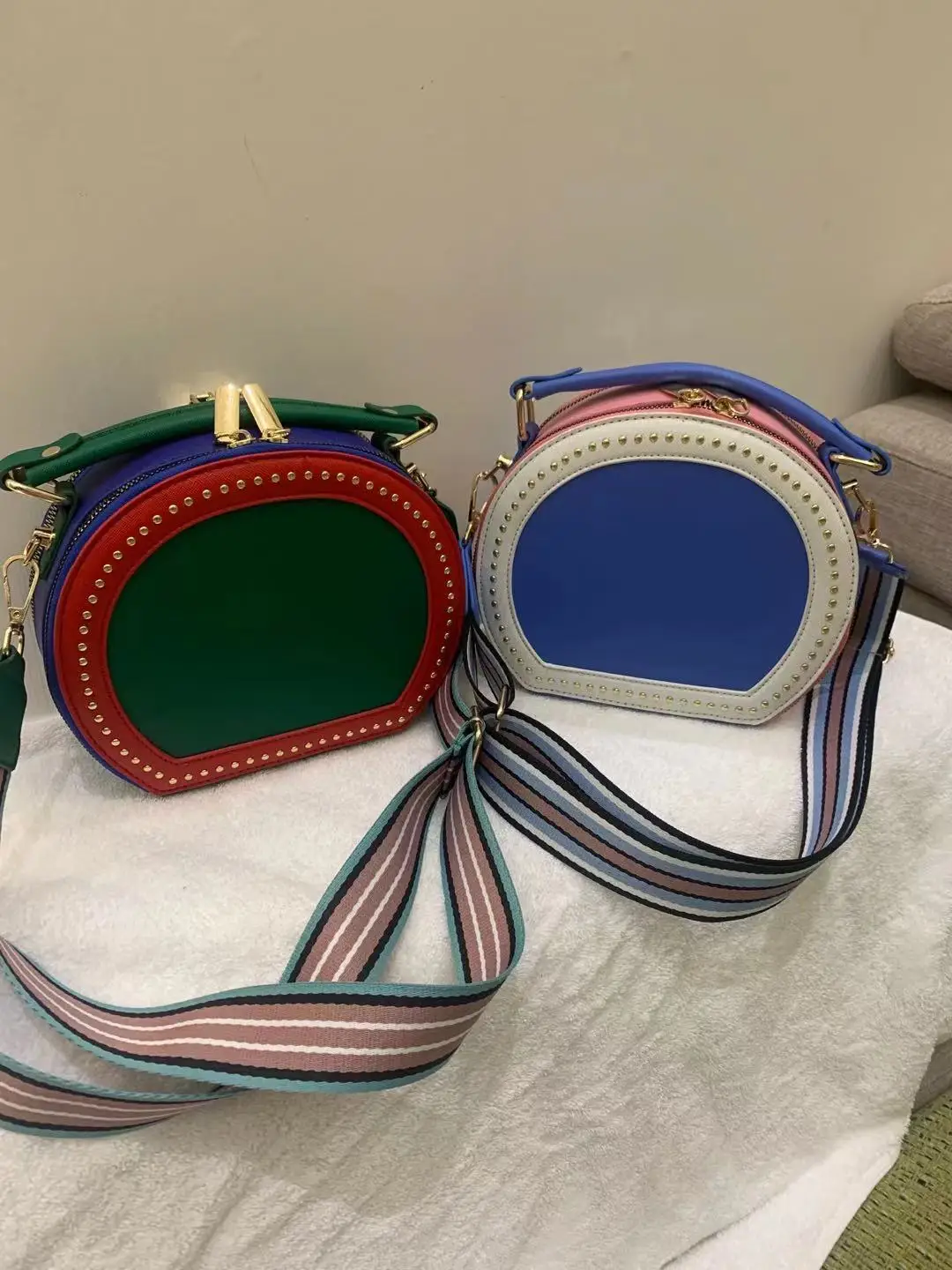 2022 Wholesale New Arrival Classic Handbags Designer Brand Bling Mini Diamond Matching La Purse And Hat Set