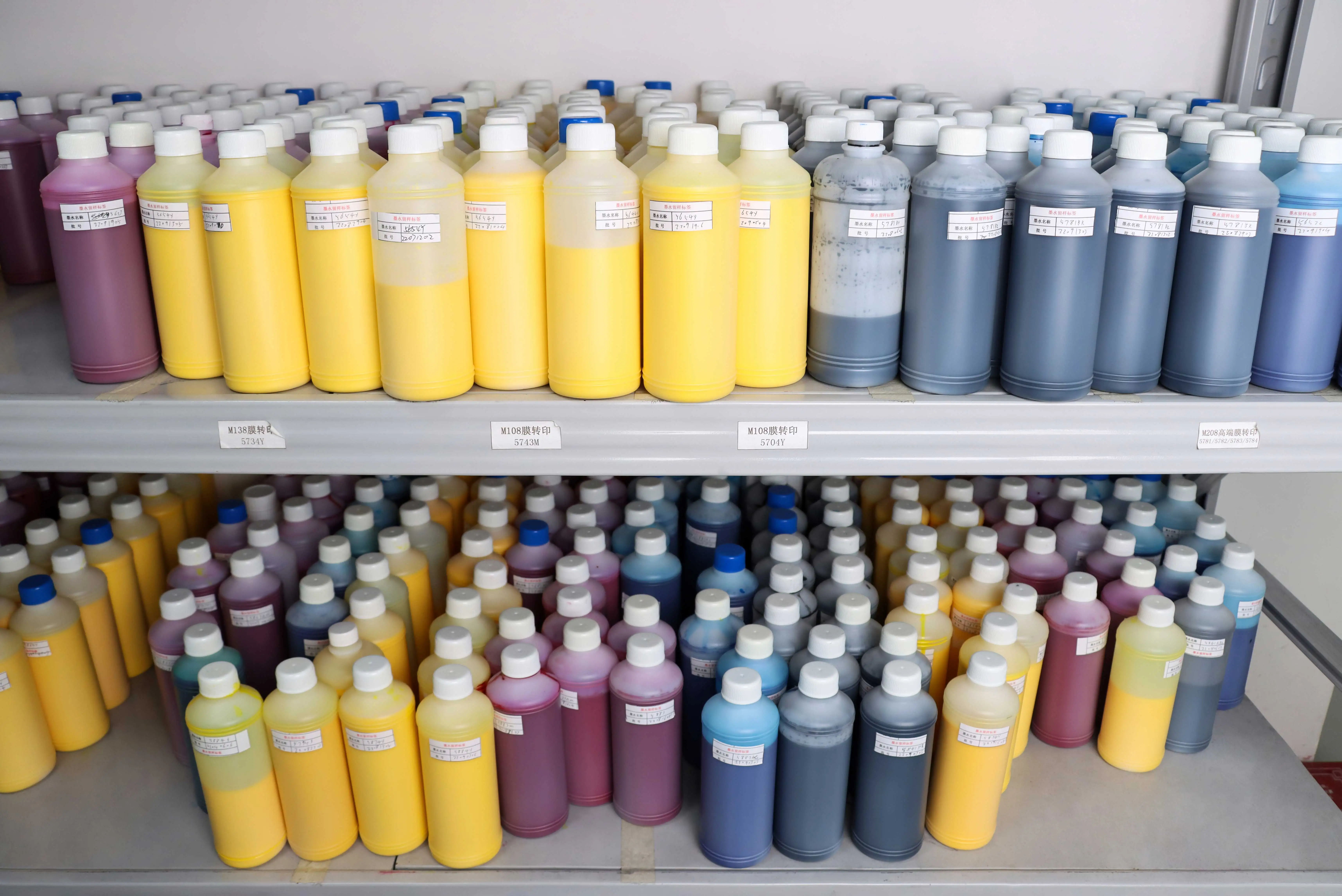 High End Effect Bulk Pet Film Dtf White Pigment Waterproof Ink For Epson L1400 L1300 L1110 L130 L1800 L805 L810 Printer