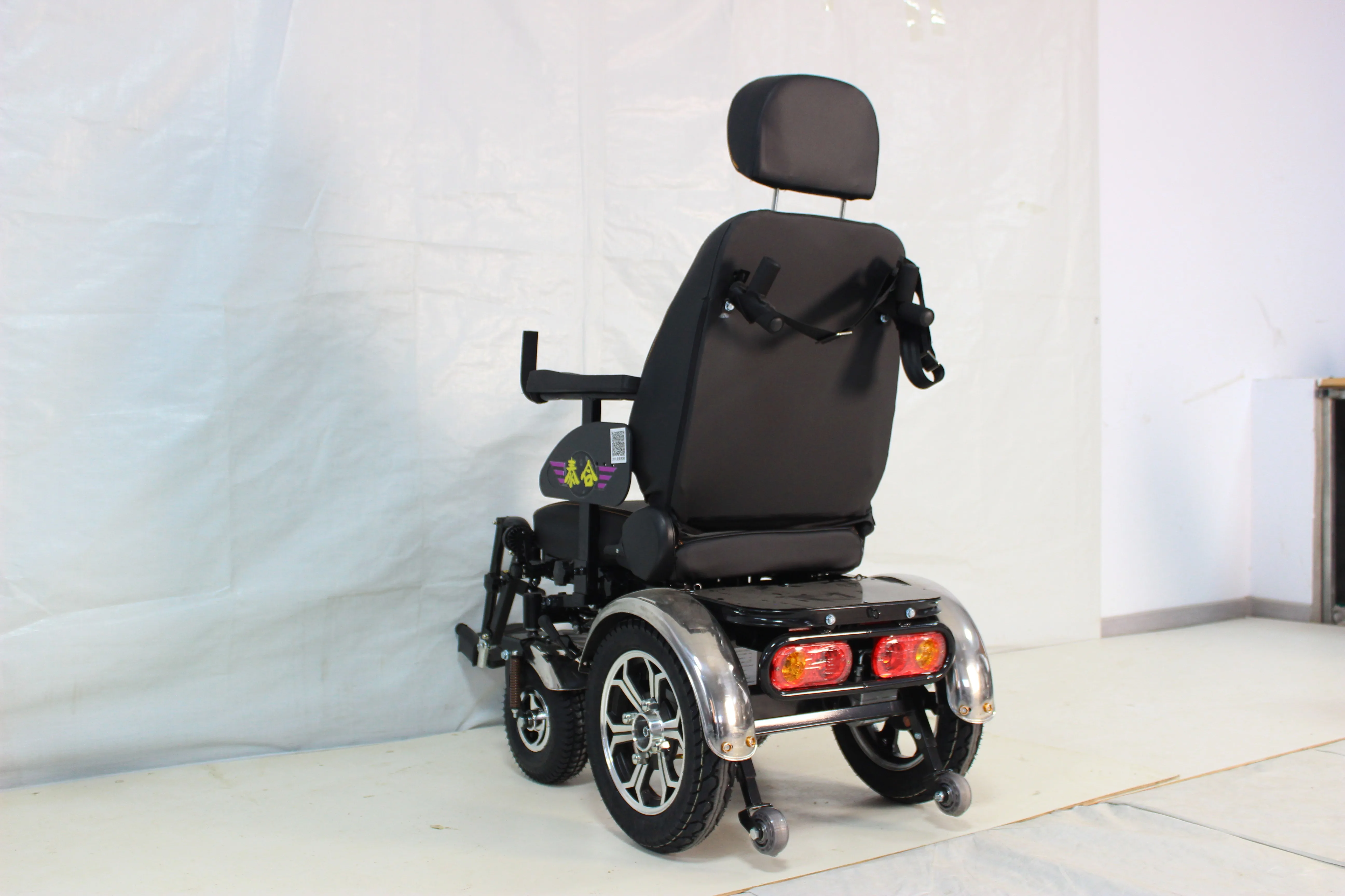 Luxury configuration electric wheelchair off-road wheelchair all terrain wheelchair for help adults and disabilities get around
