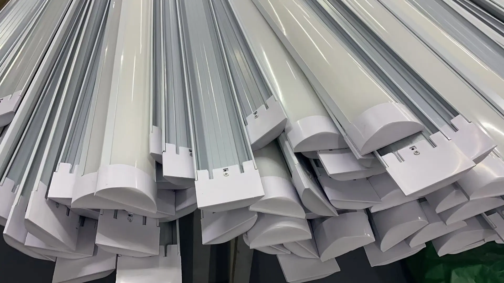 CE pendant linkable linear tube light wire guard 36w 40w 54w 3500k t8 led batten light 4ft