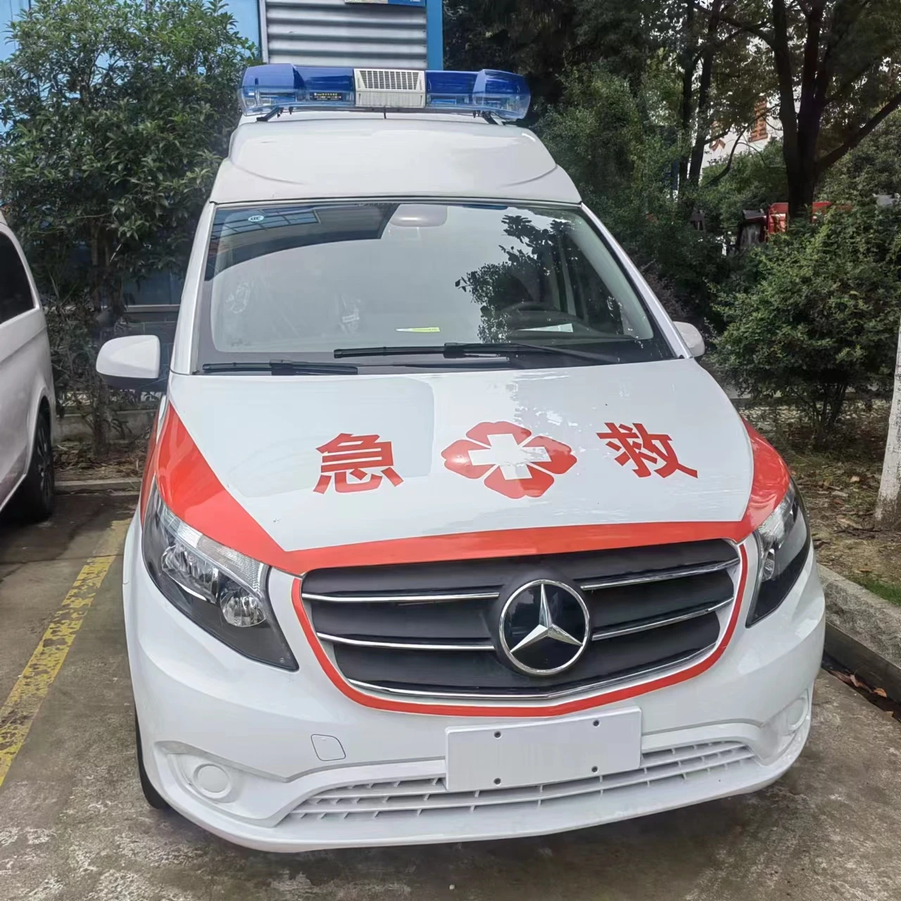 Hot Sale New German High-Roof Ward-type ICU Ambulance for Factory Price
