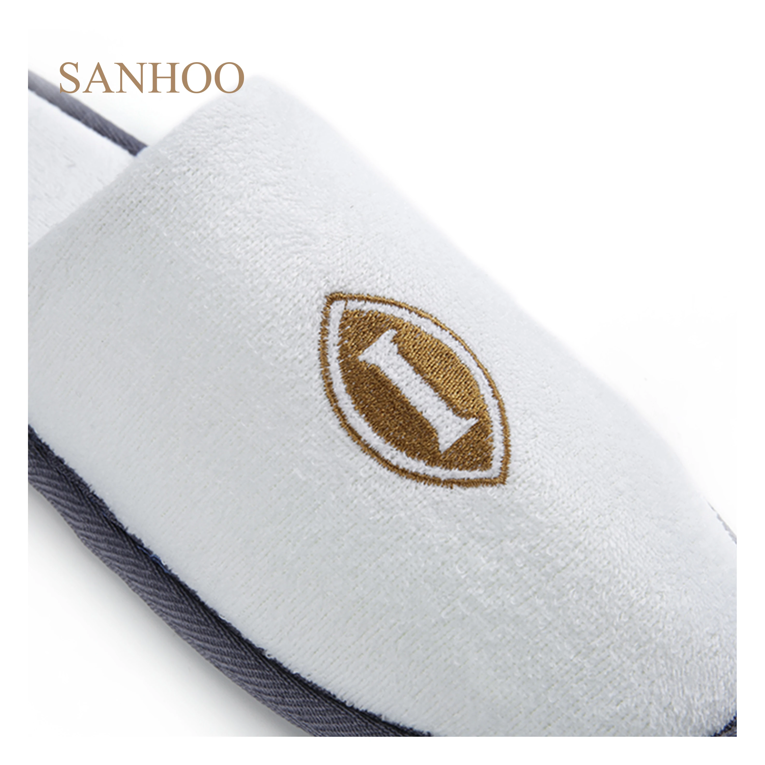 SANHOO Luxury Fluffy Slippers Embroidery Logo Hotel Supplies Slippers Designer EVA Sole Sheet Hotel Slippers