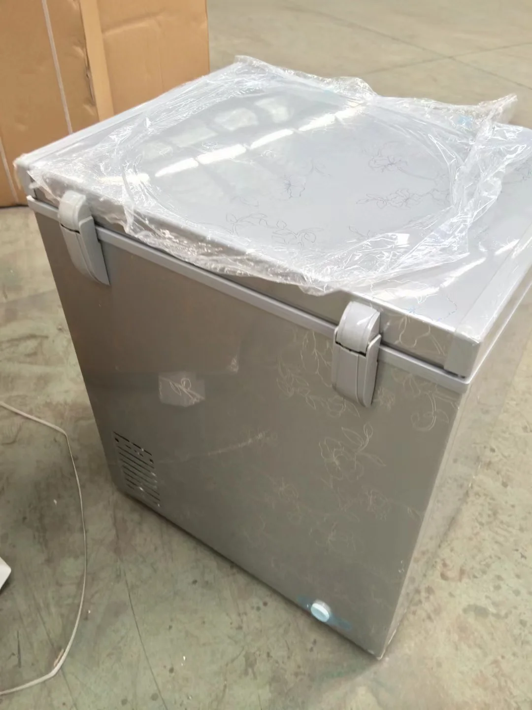 108L solar freezer tricycle for ice cream/cold drinks