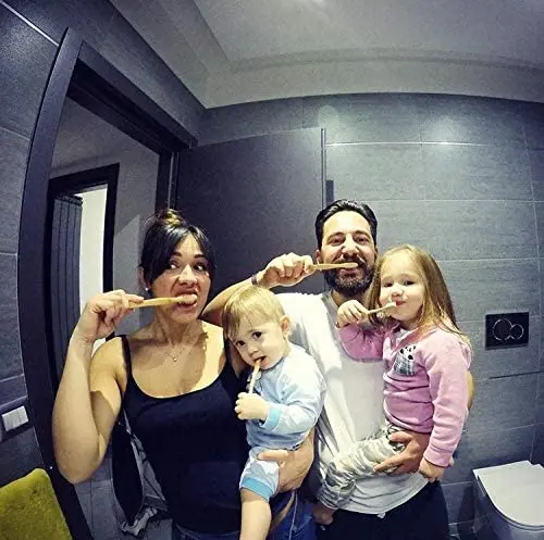 Экологичная бамбуковая зубная щетка с угольным напылением Экологически чистая OEM изготовленный на заказ бамбуковый держатель выгравированным