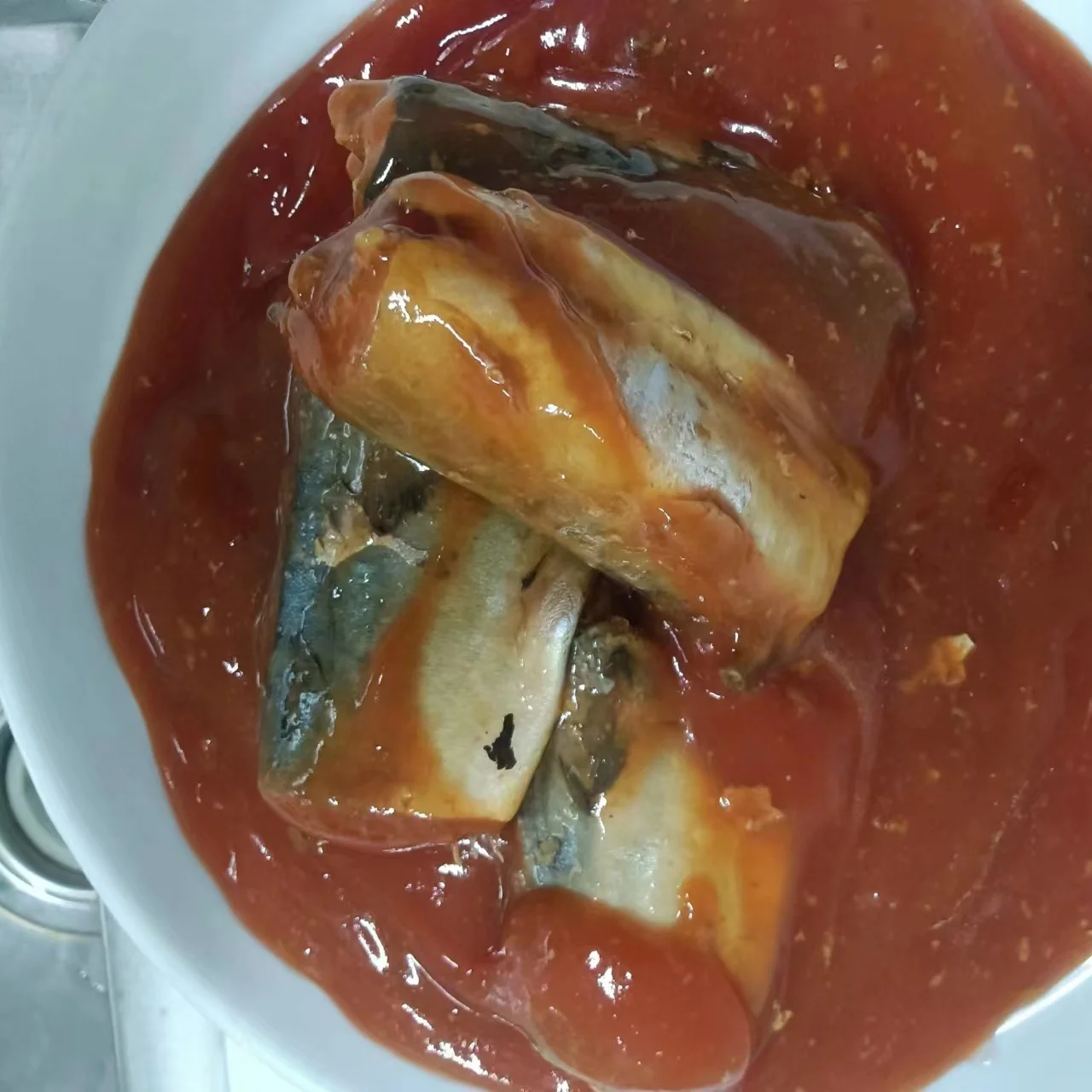 Лучшая консервированная скумбрия от бренда экспорт свежего 425 г консервированной скумбрии