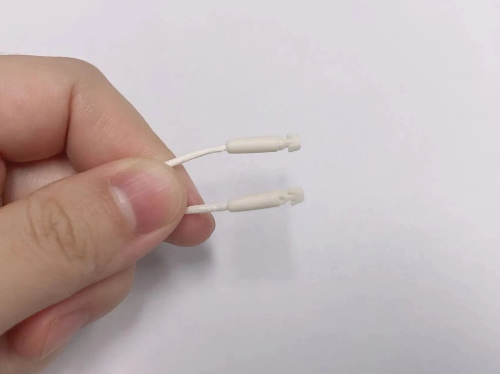 Wholesale Stock Plastic Hang Tag String for Clothing Garments Premium Stoppers for Clothing Accessories