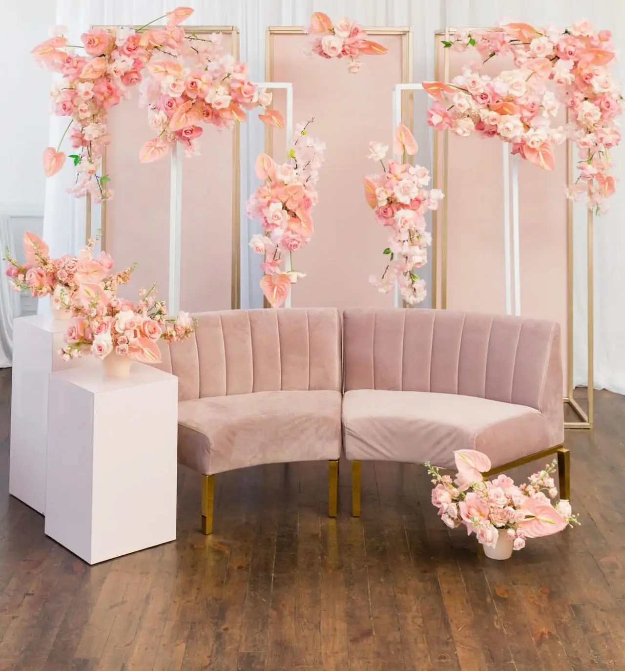 Luxury royal event sofa set hotel furniture Stainless Steel Base velvet Banquettes Half Round Sofa Wedding Round Sofa