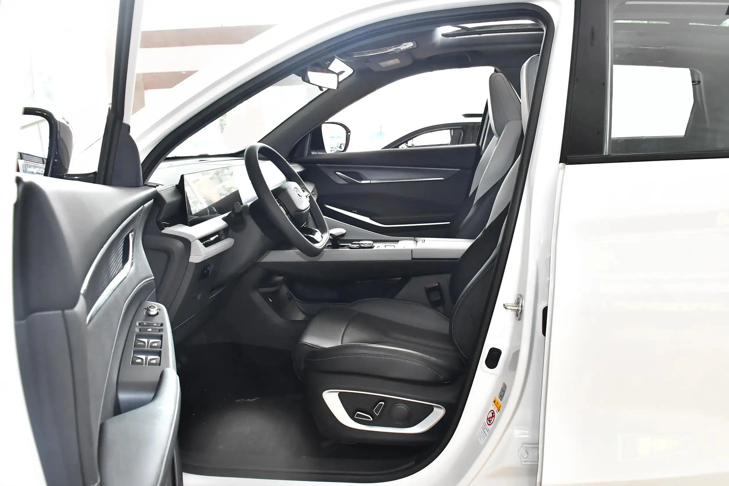 2024 Changan CS75 Plus Third Generation 2.0T Automatic LED Electric, 4x4 Luxury SUV with Dark Leather Interior
