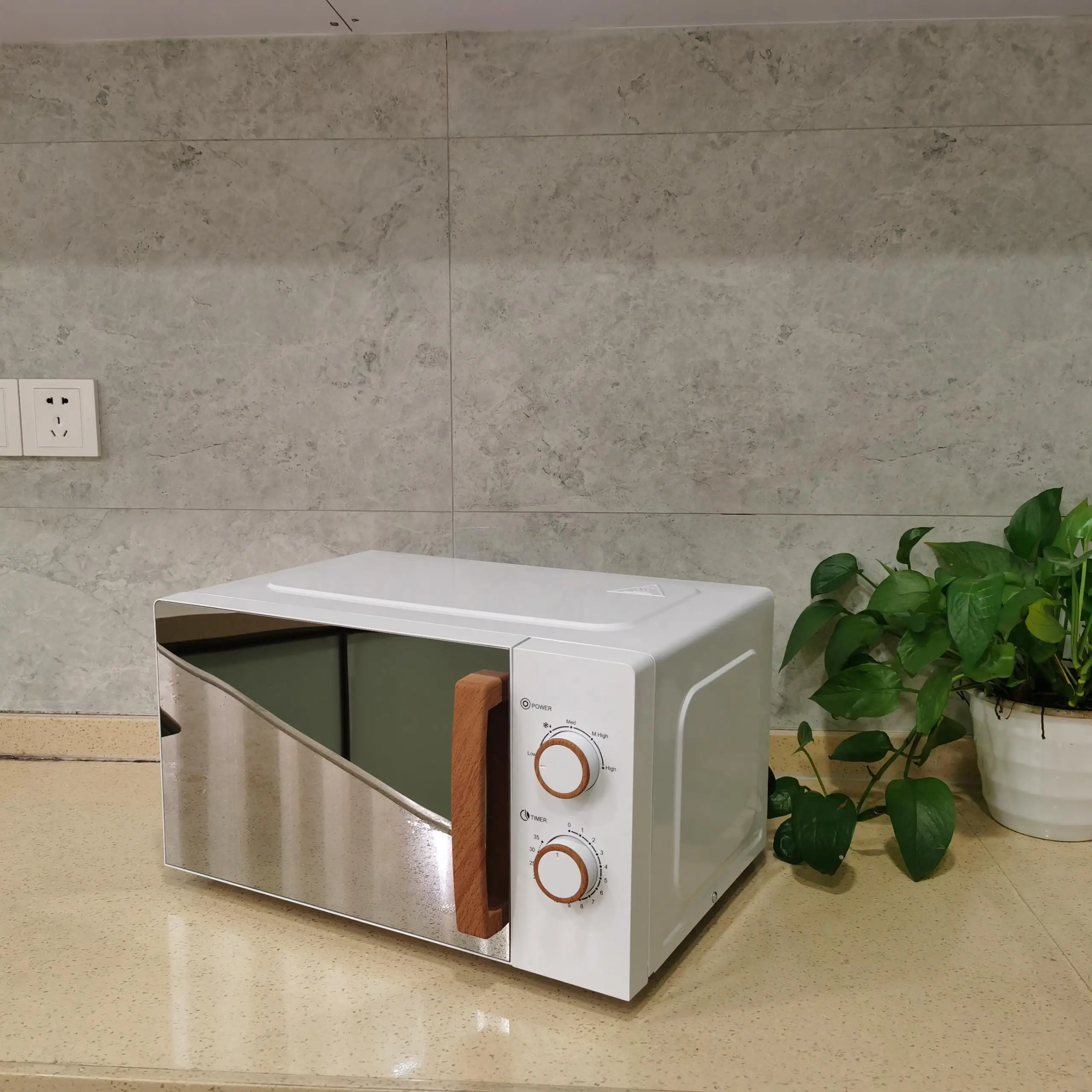 Retro 700W 5 Power Levels Mirror Glass Solo Function Wooden Handle 20L Mechanical Microwave Oven