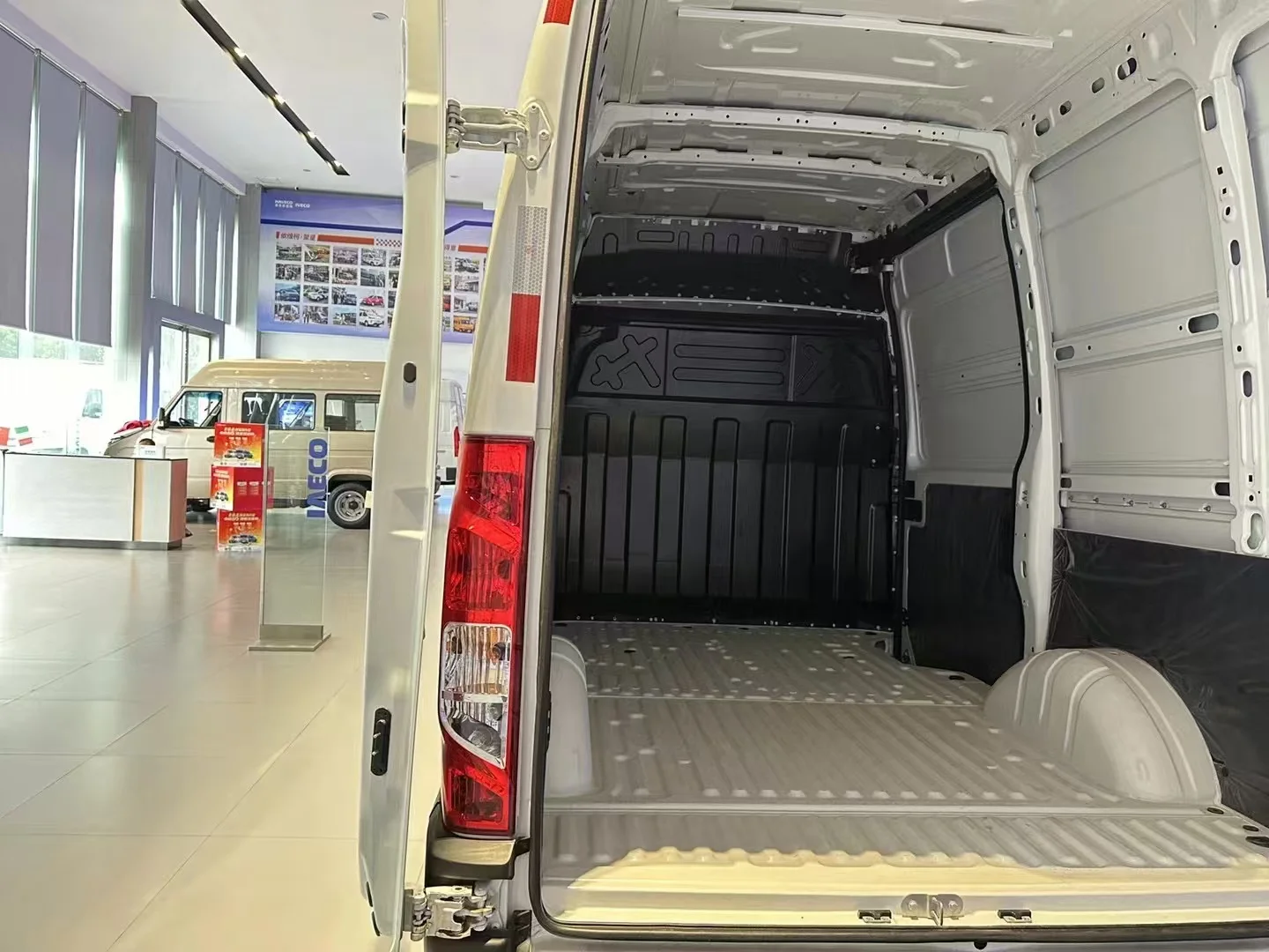 Итальянский бренд Naveco V37 высокий Топ Большой Космический дизельный двигатель классический грузовик новинка Лидер продаж стабильное качество