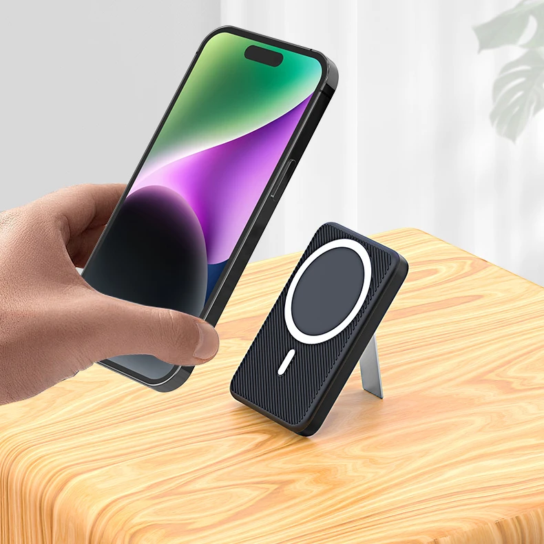 Upgraded metal hot sale 15W strong magnetic 22.5W fast charge phone stand battery portable 5000mAh power bank wireless charger