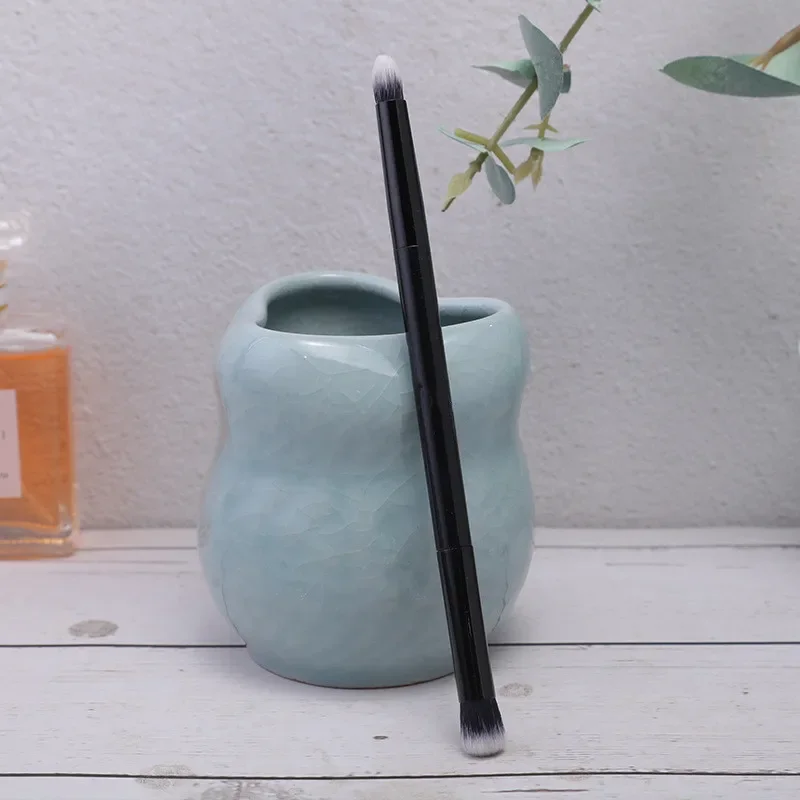 Double-Ended Eyeshadow Contour Makeup Brush BLACK Shade & Light Eye Smudge Smokey Liner Blending Beauty Cosmetic Tool