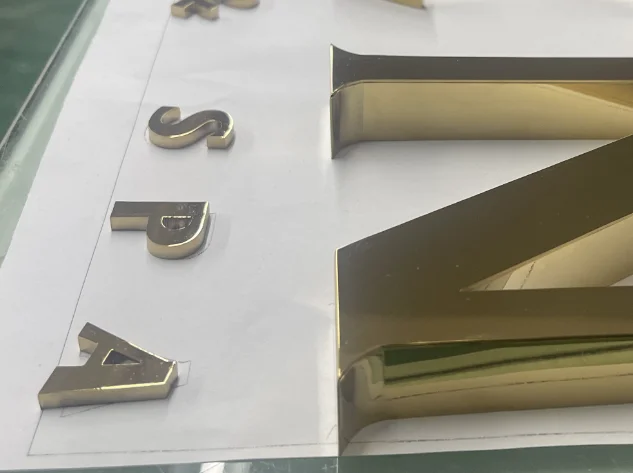 3D знак из нержавеющей стали металлический блестящий сплав позолоченные светодиодные буквы петля слайд на букву подвески