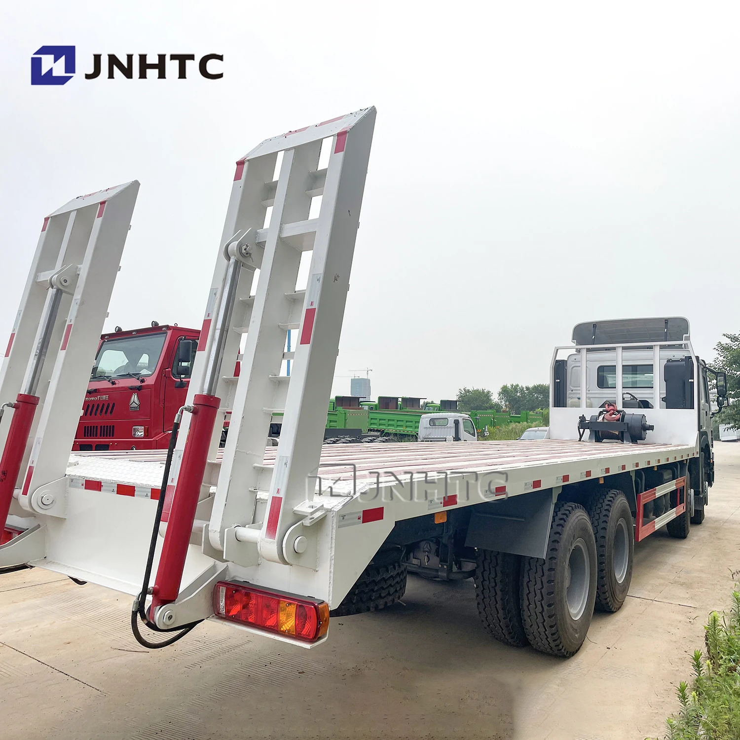 Flatbed Wrecker 8*4 Sinotruk HOWO Road Recovery Wrecker Truck China Made Truck for Sale