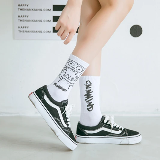 Wholesale Cute Cartoon Designer Pattern Knitted Calcetine White Crew Cotton Casual Sports Socks