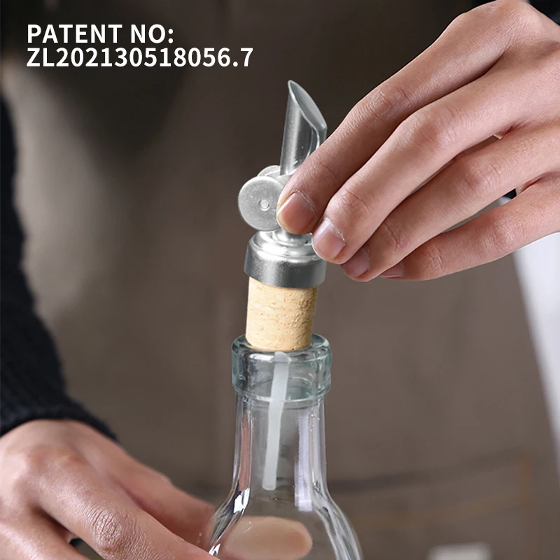 Factory online wholesale Shiny golden cork wine pourer oil pourer hot selling item food grade