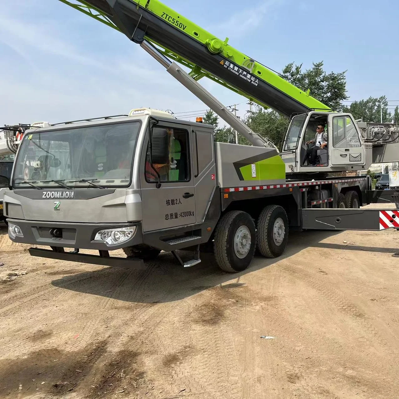 Zoomlion 55 tons Lifting Capacity Truck Crane Cost-effective QY55V Crane