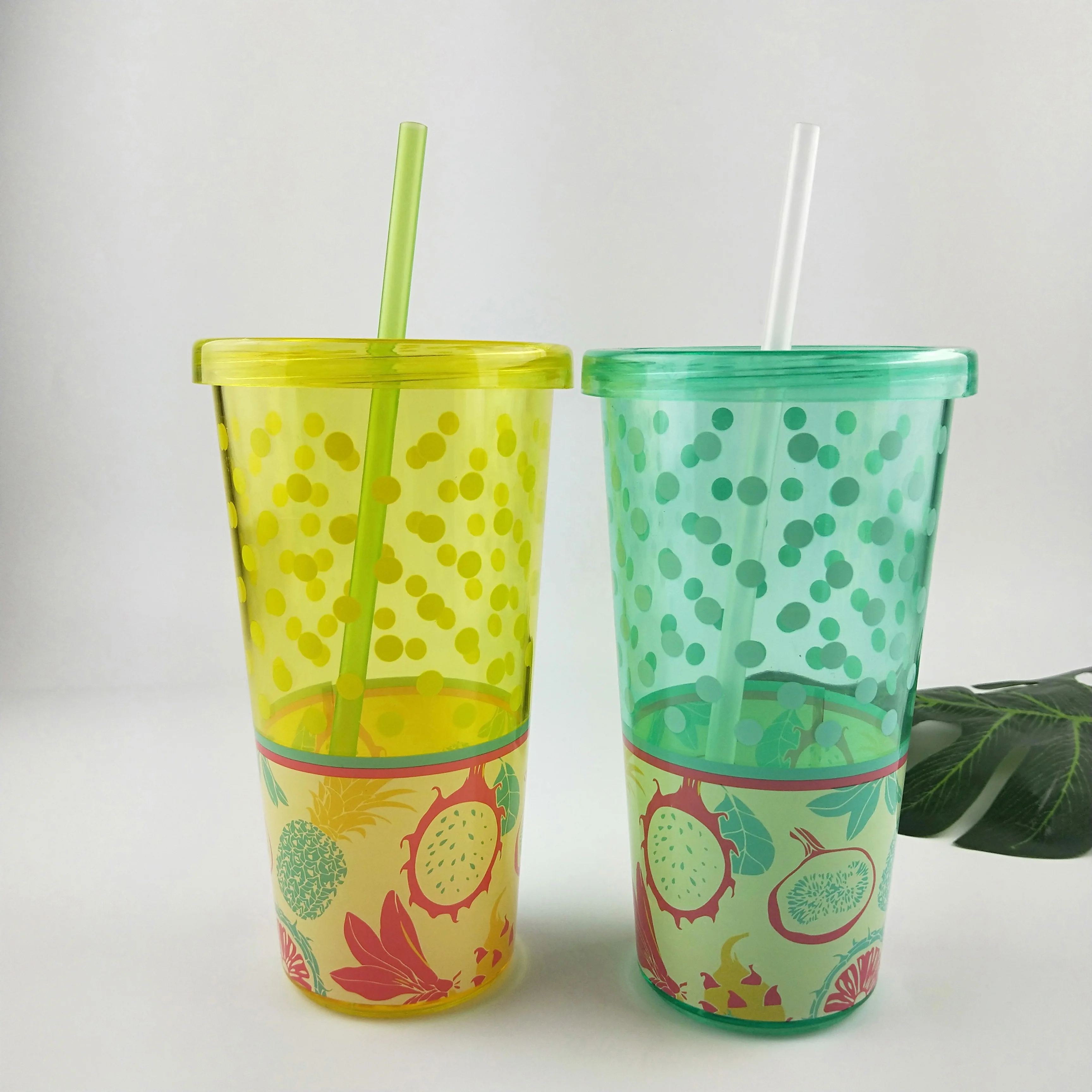 Изолированный пластиковый стакан Kate New York с многоразовой соломинкой, 20 унций, золотистый