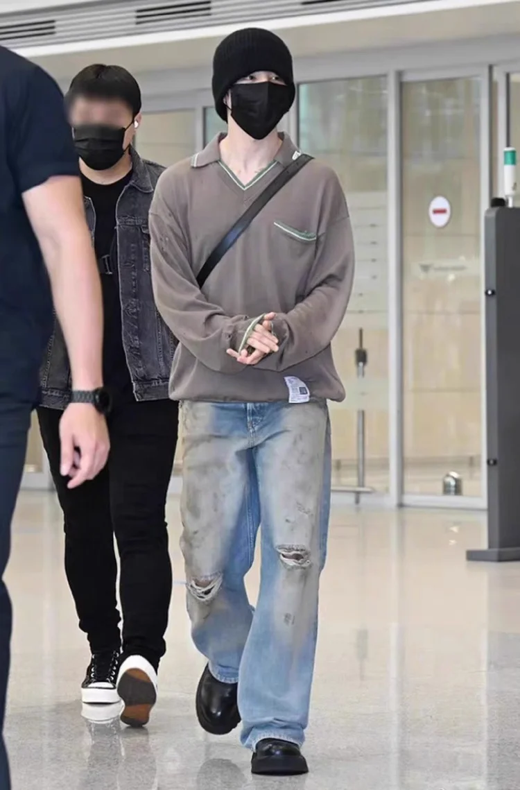 Custom label  drop ship  stock street wear stock baggy jeans manufacturer men blue stacked flared denim jeans