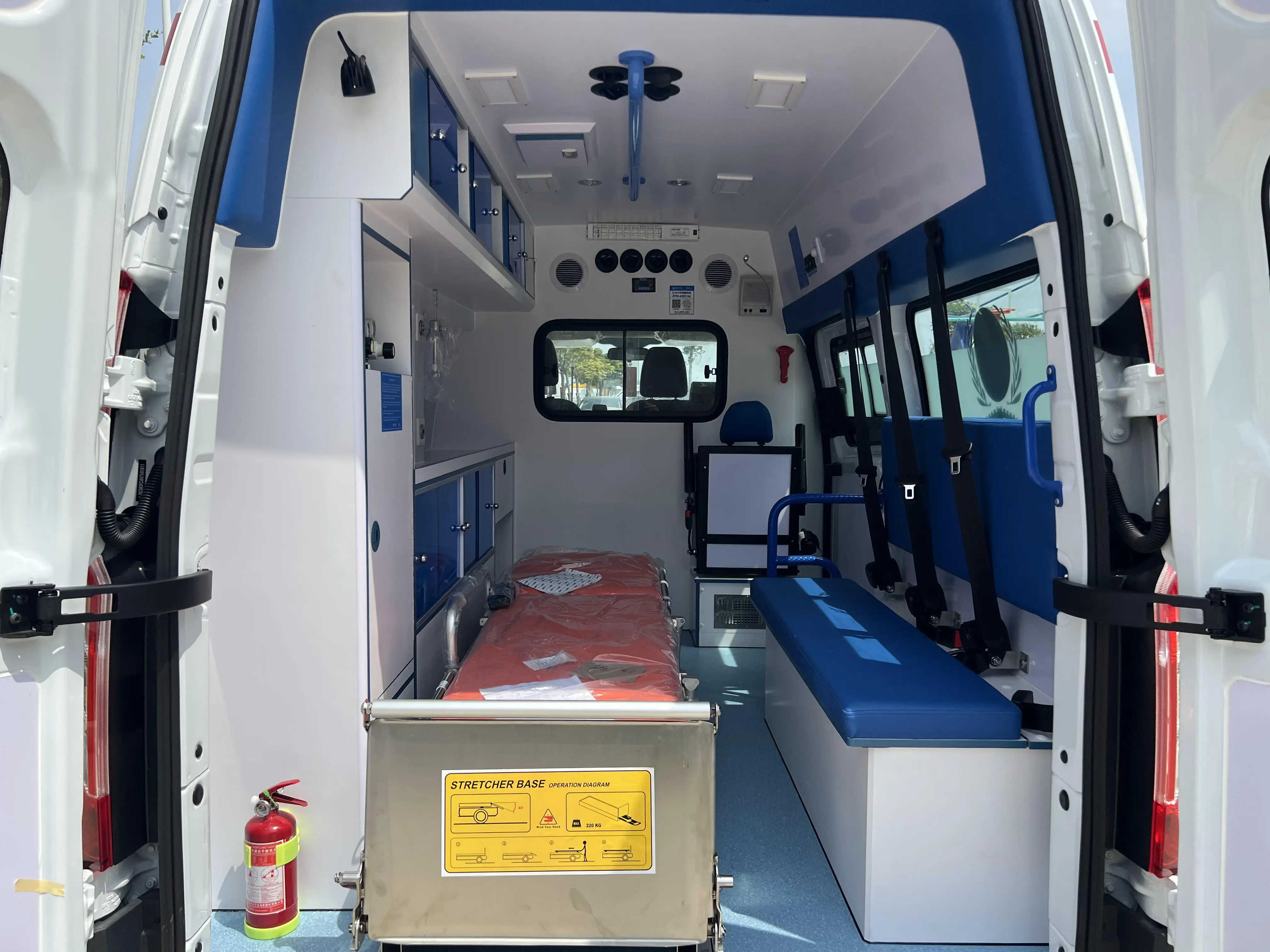 Brand New V362 Standard Negative Pressure Ambulance Vehicle Transit Car Transport with Good Price Gasoline Fuel