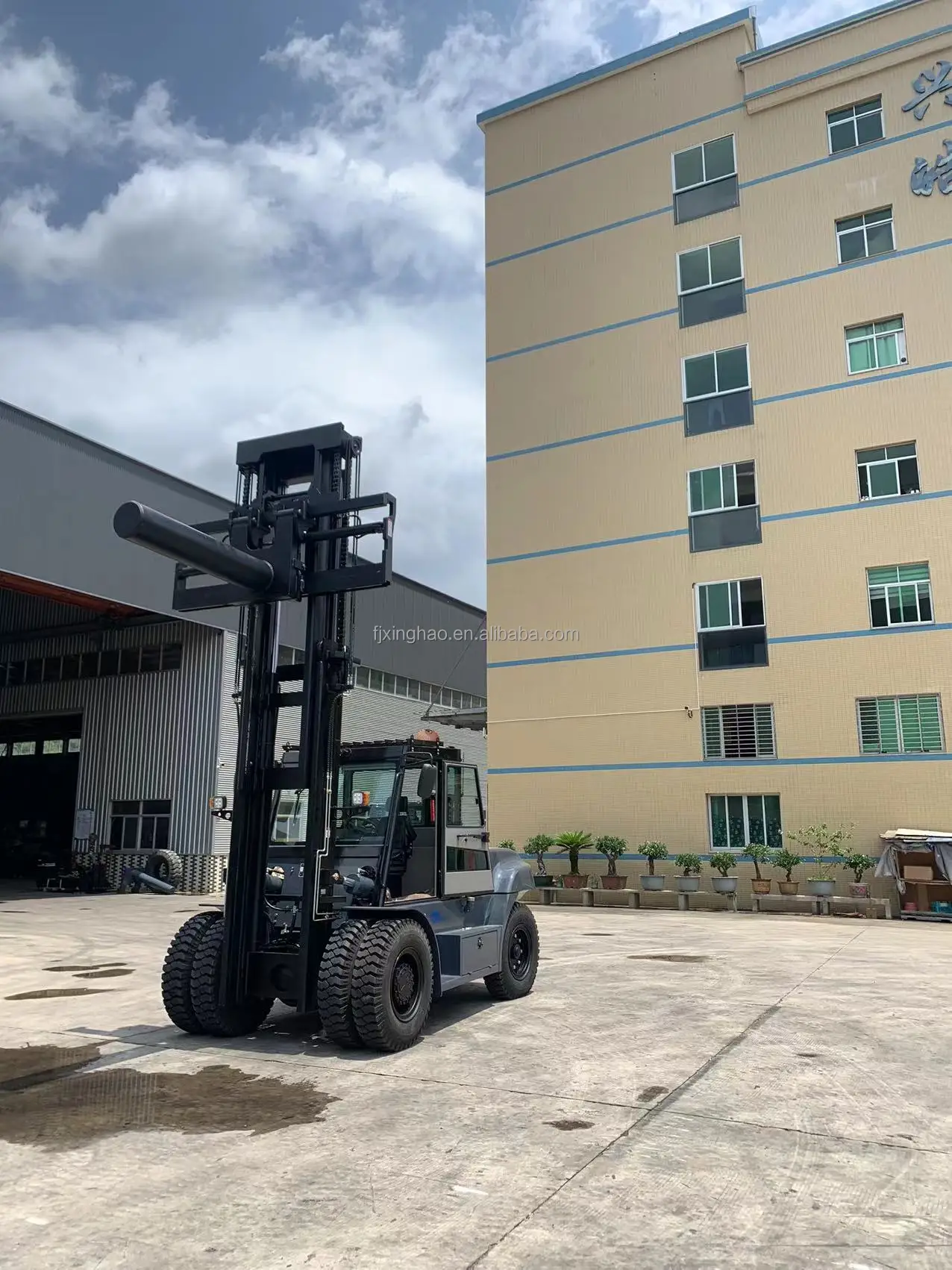 Xinghao top sell diesel forklift trucks 16ton 25tonn 3 meter lifting height diesel forklift with attachment