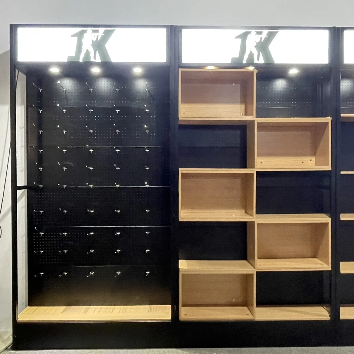 Pegboard Cellphone Accessories Display Rack Electronic Shelf Display Floor Standing Cellphone Retail Shef for Electrical Shop