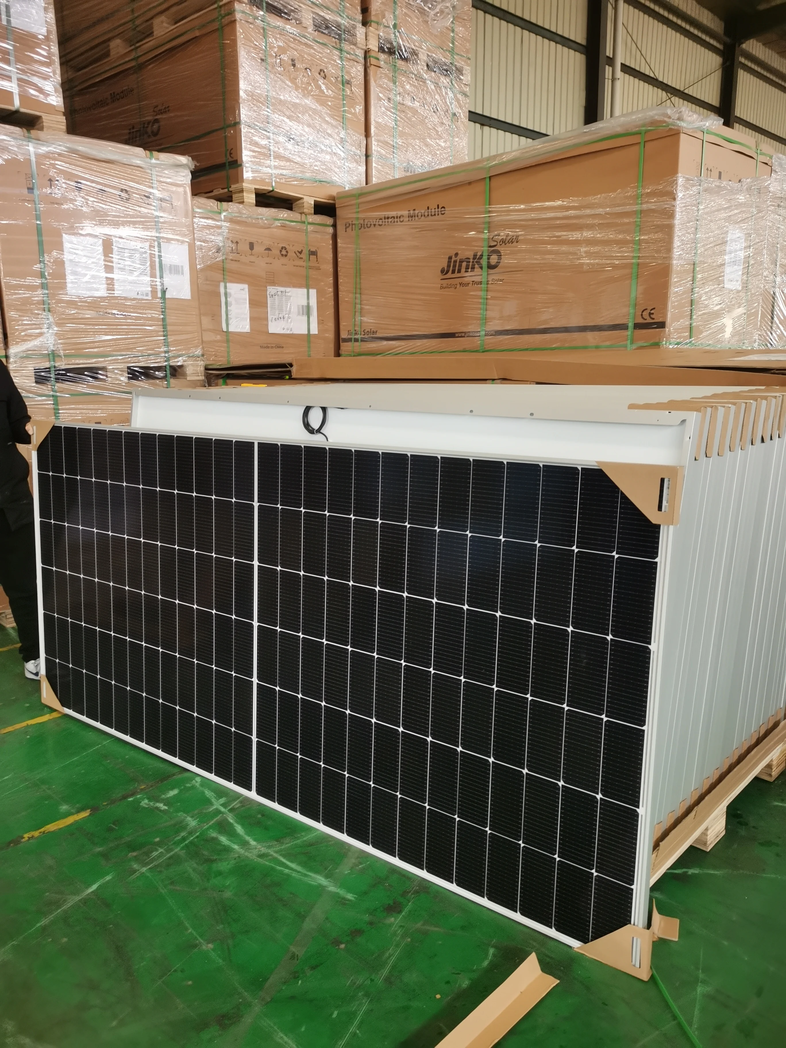 cheap price Jinko A grade 580W,585W,590W,600W,630W N type/Topcon long cable Mono solar panels for roof system