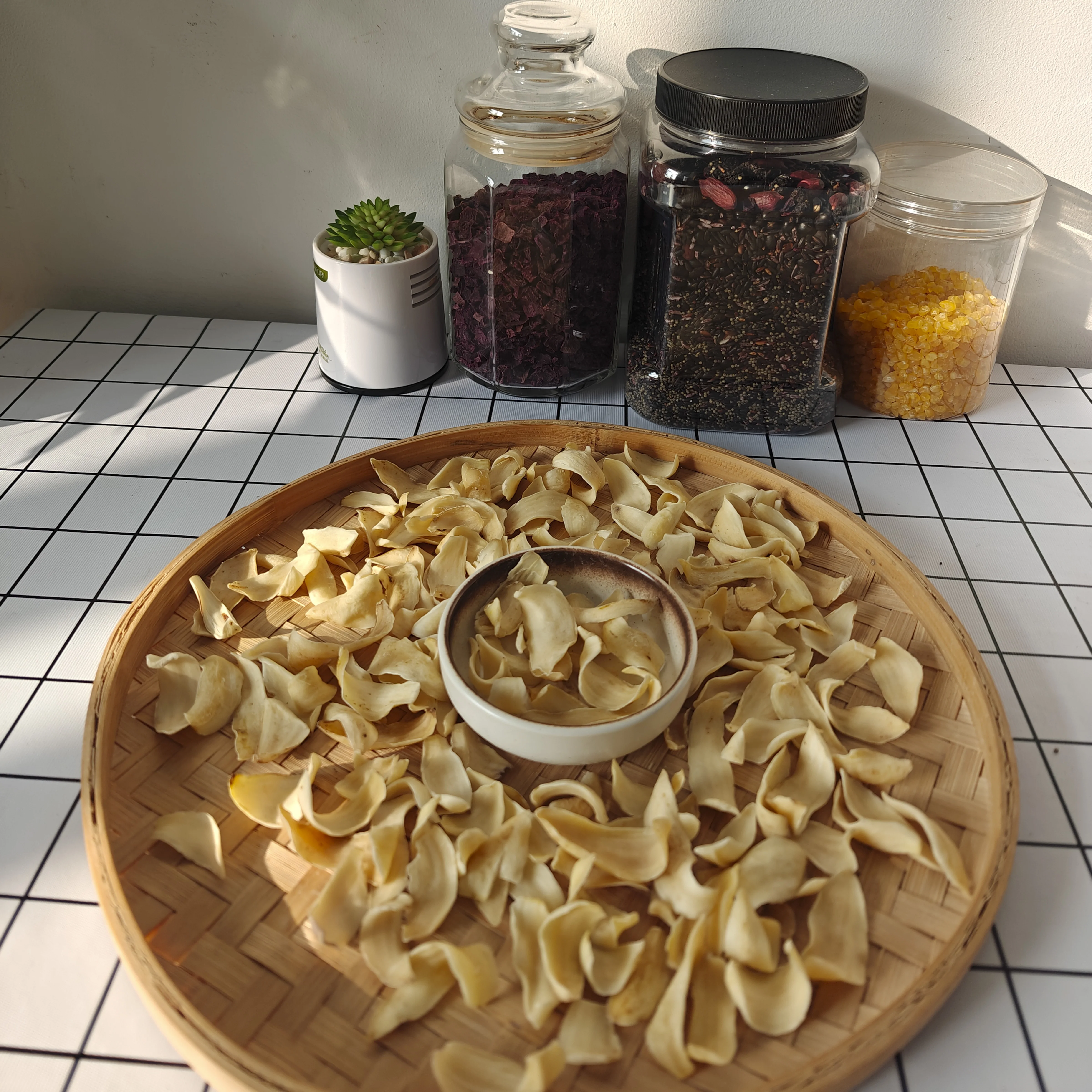Competitive price and best quality dried lily from Vietnam suppliers for export Wholesale Natural Dried Lily