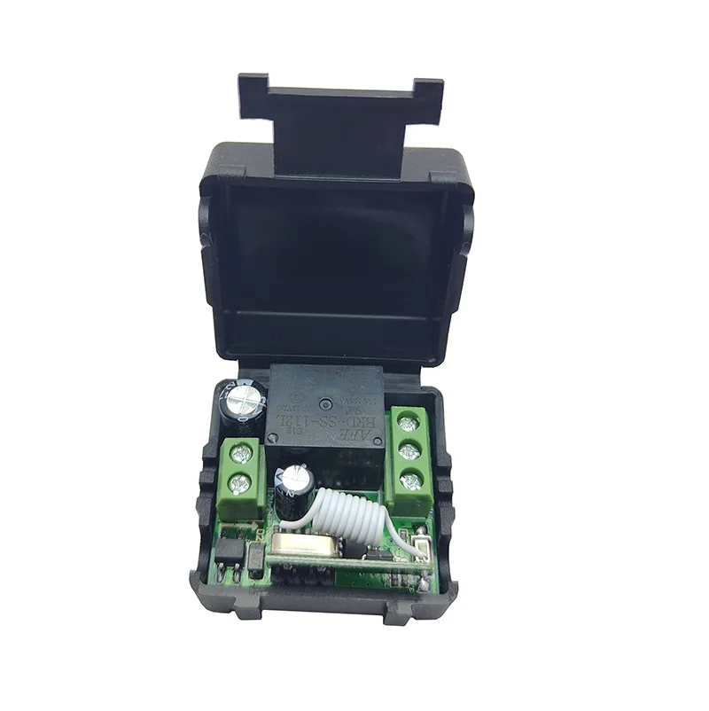 Remote control switch, 12V single channel relay module RF wireless switch receiver equipped with portable remote control