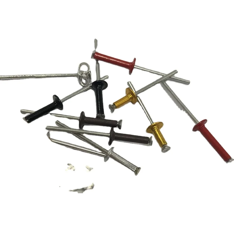 Модные заклепки 4*13 желтого или синего коричневого цвета на