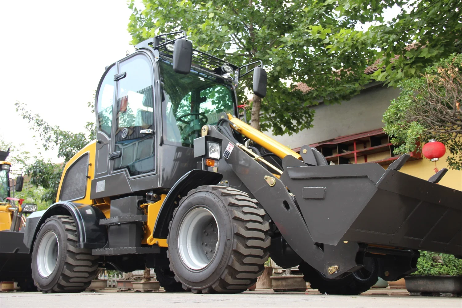 WL816 Wolf New Loader 1.6ton Mini Loader with Bale Spear